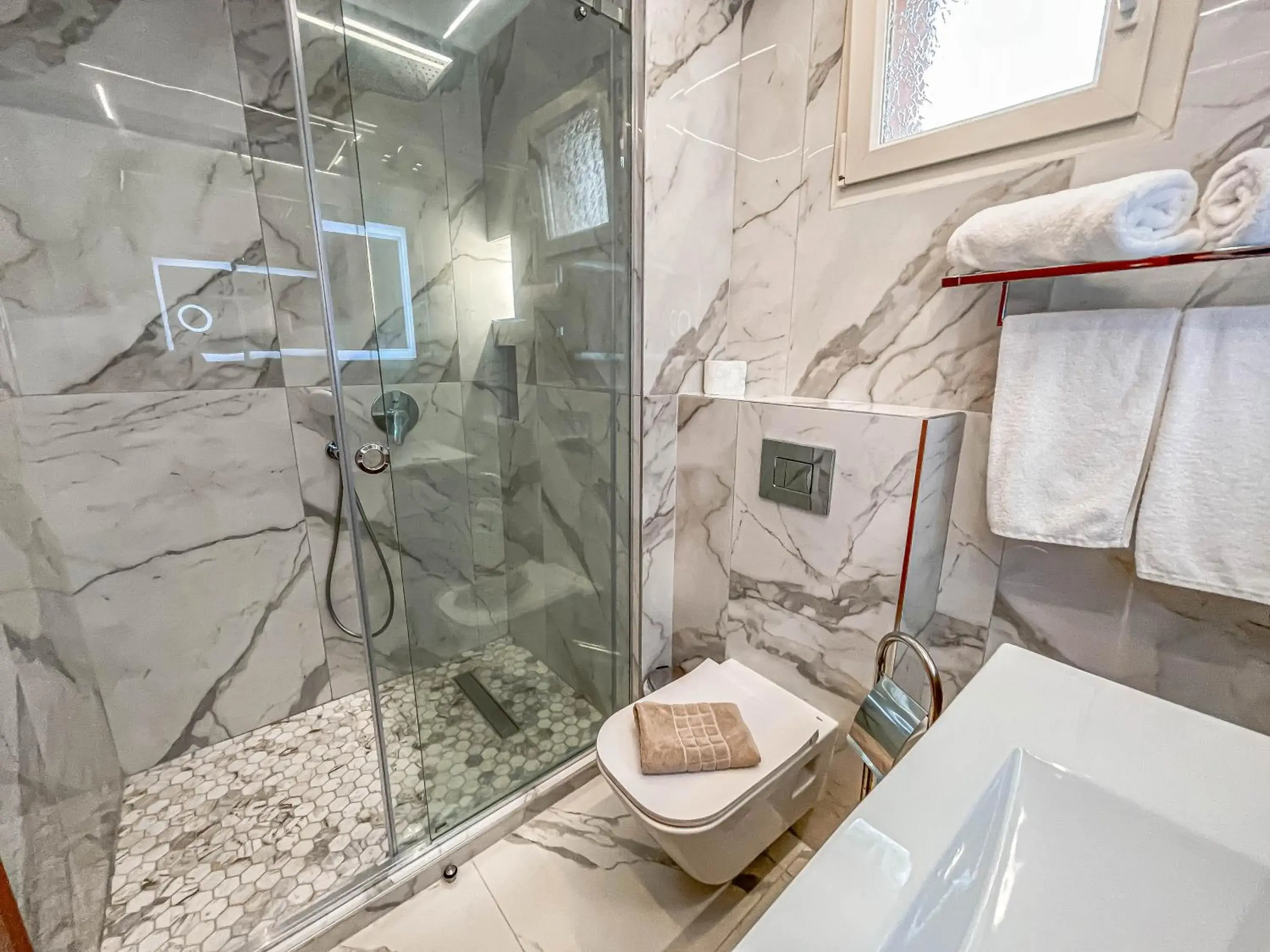 Shower, Bathroom in Ambassador Hotel Thessaloniki