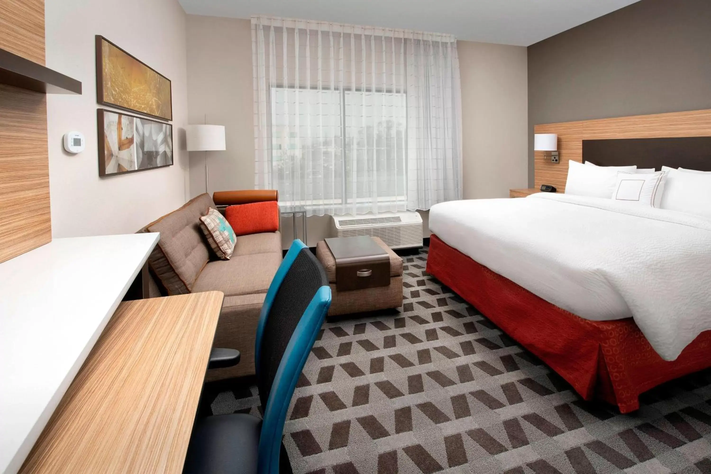 Photo of the whole room, Bed in TownePlace Suites by Marriott College Park