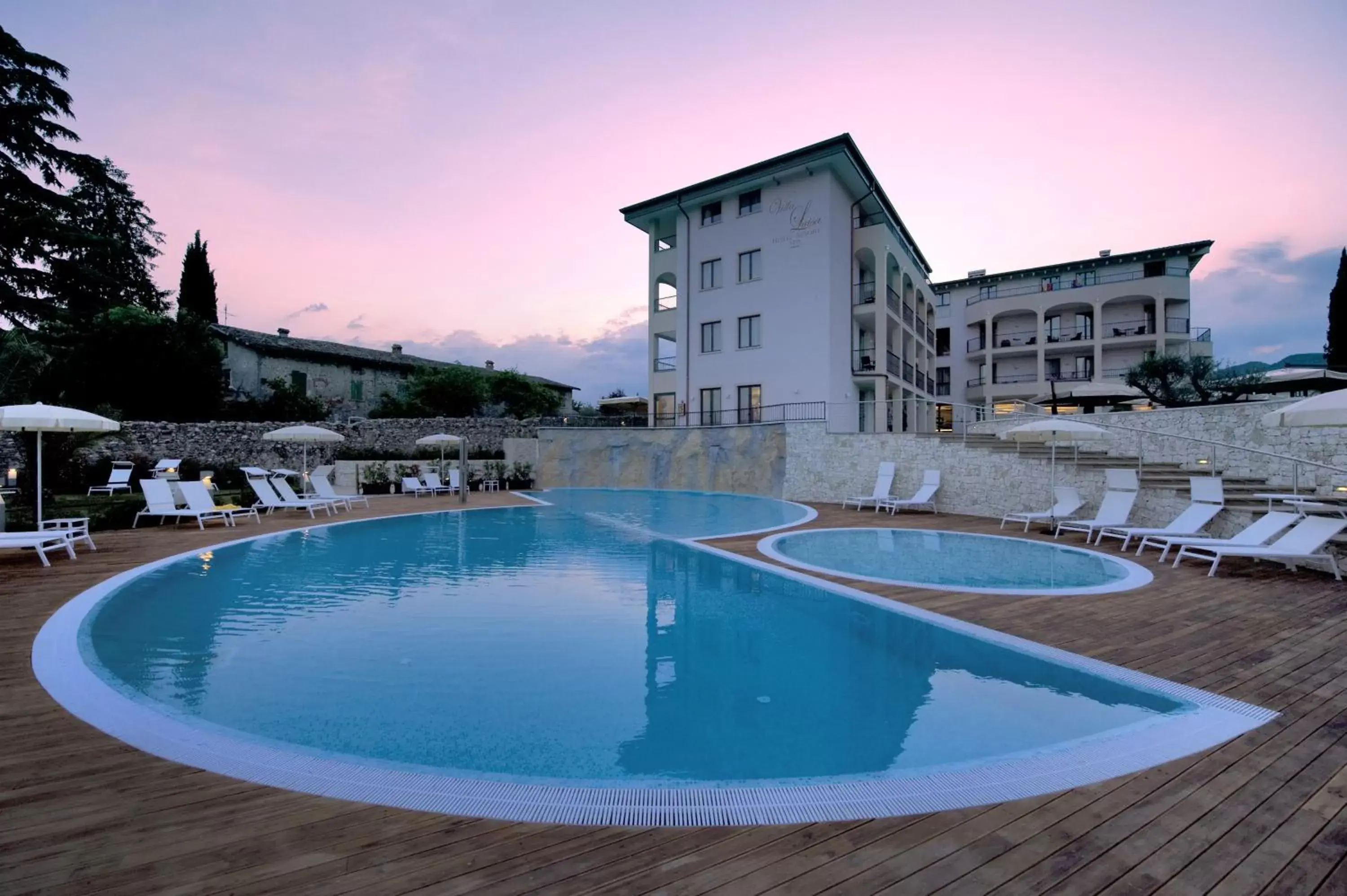 Swimming pool, Property Building in Hotel Resort Villa Luisa & Spa