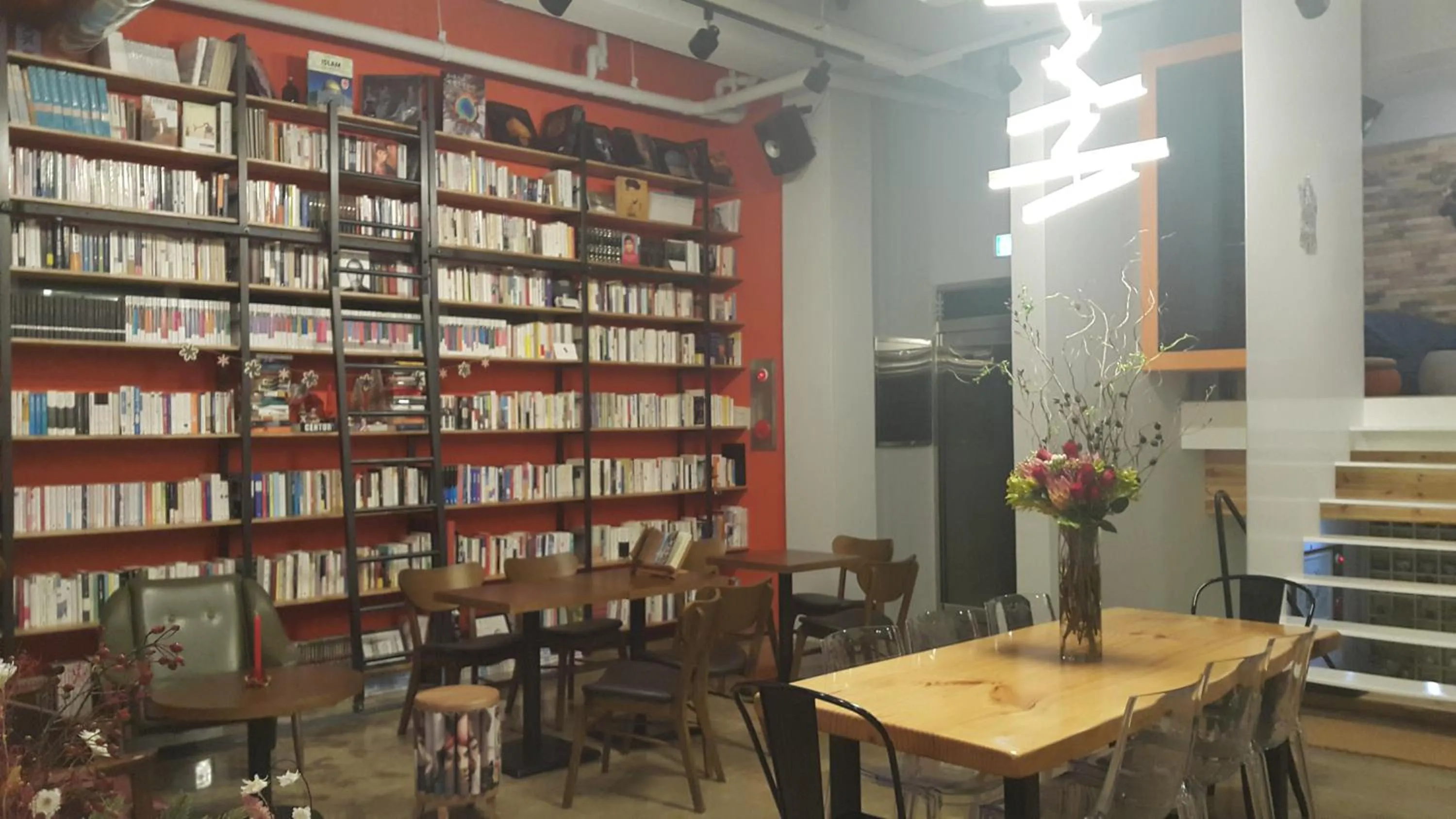 Property building in Andong Poong-gyung HOSTEL n LIBRARY