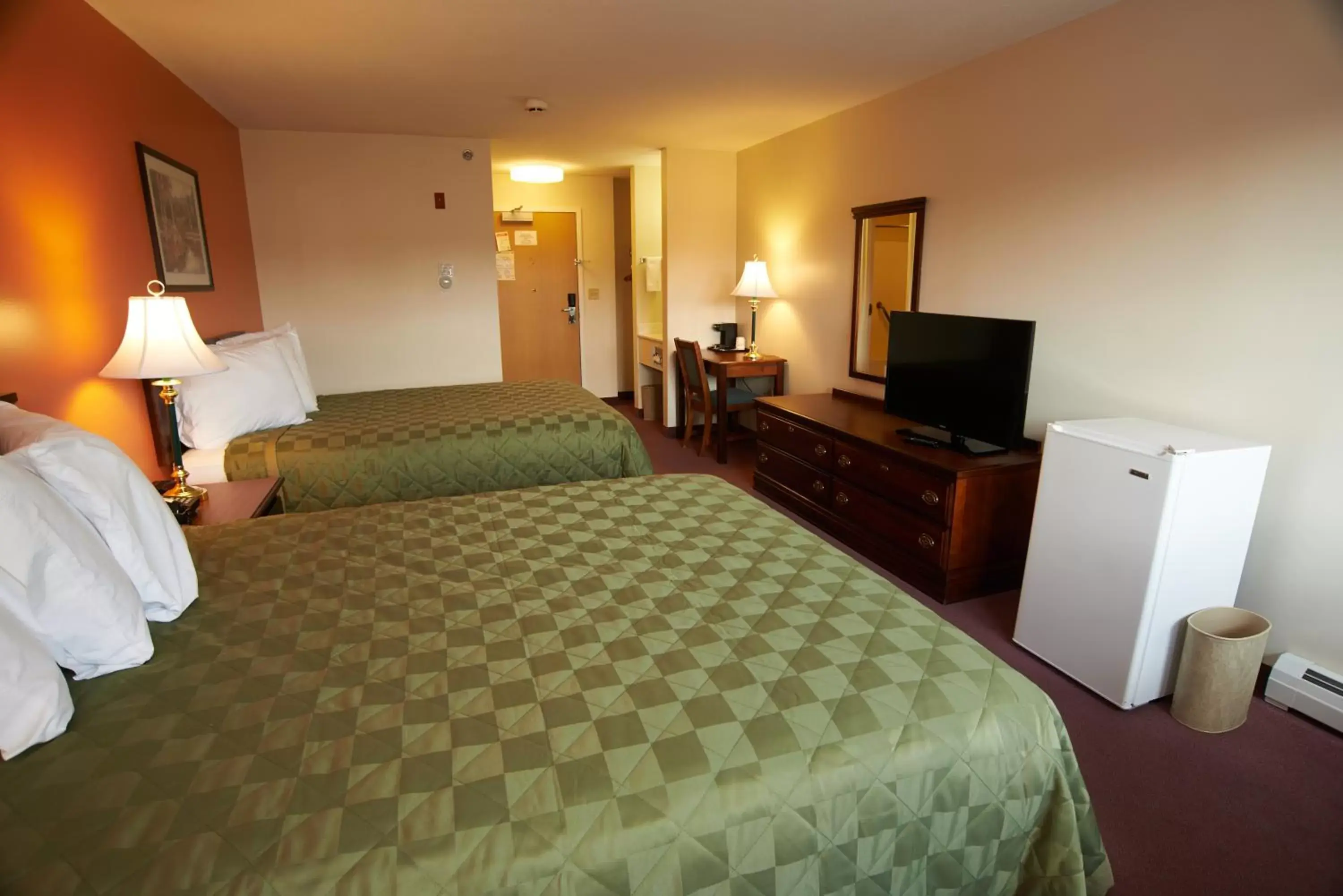 Queen Room with Two Queen Beds - single occupancy in Coos Motor Inn Queen Room with Two Queen Beds - single occupancy in Coos Motor Inn
