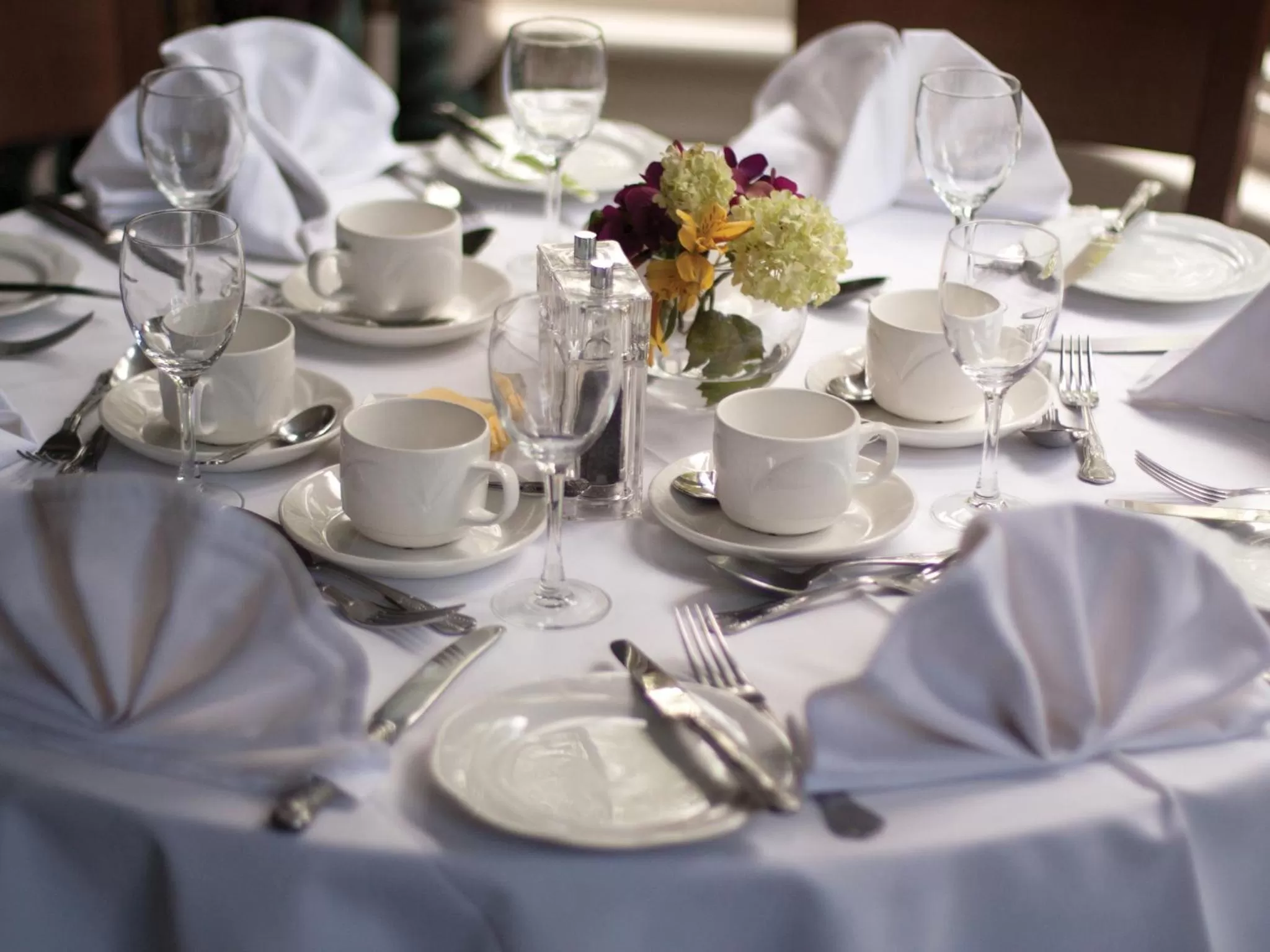 Restaurant/places to eat in Ascot House