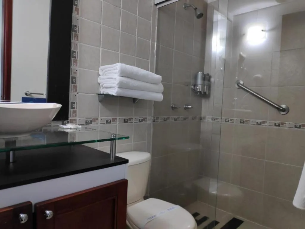 Toilet in Hotel Mediterraneo