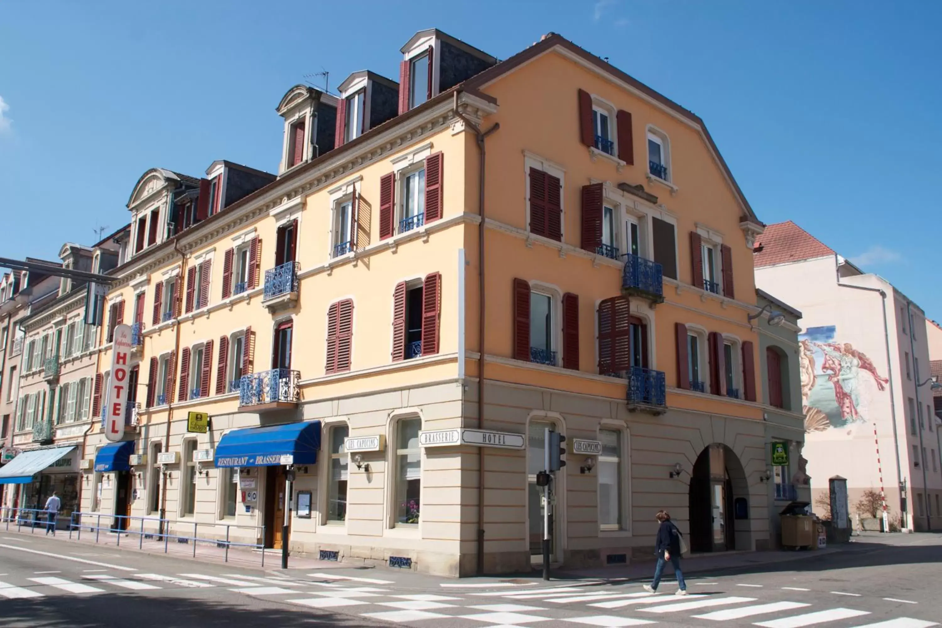 Facade/entrance, Property Building in Hotel Restaurant Les Capucins