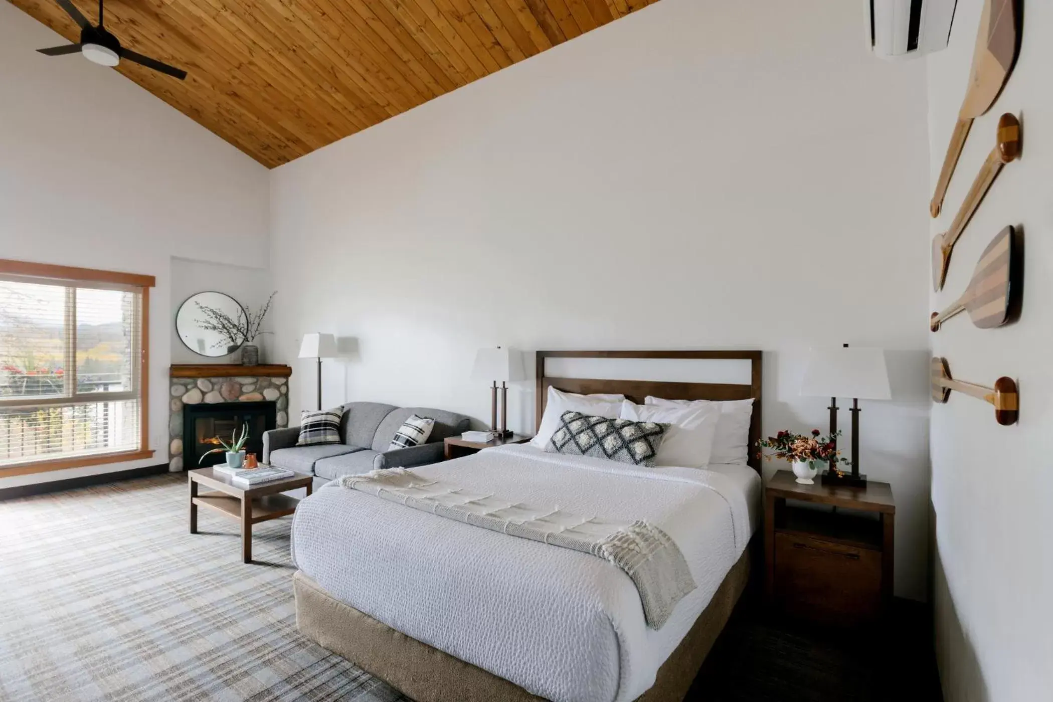 Bedroom, Bed in Pyramid Lake Lodge