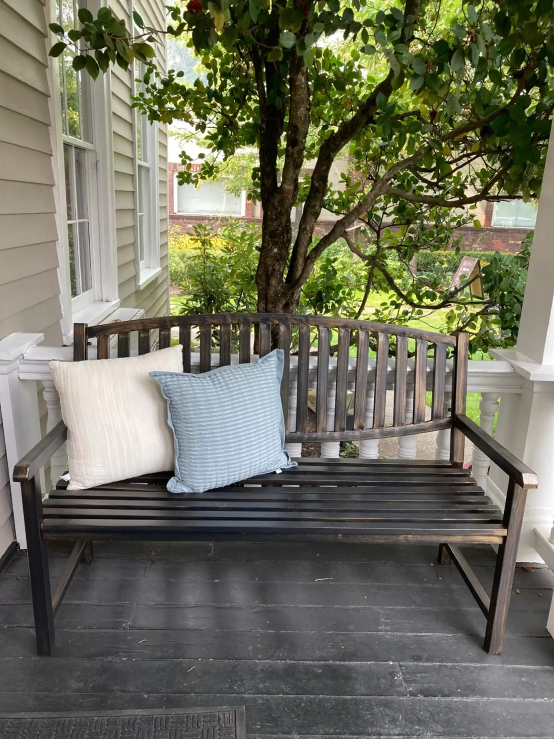 Garden, Balcony/Terrace in McCully House Inn