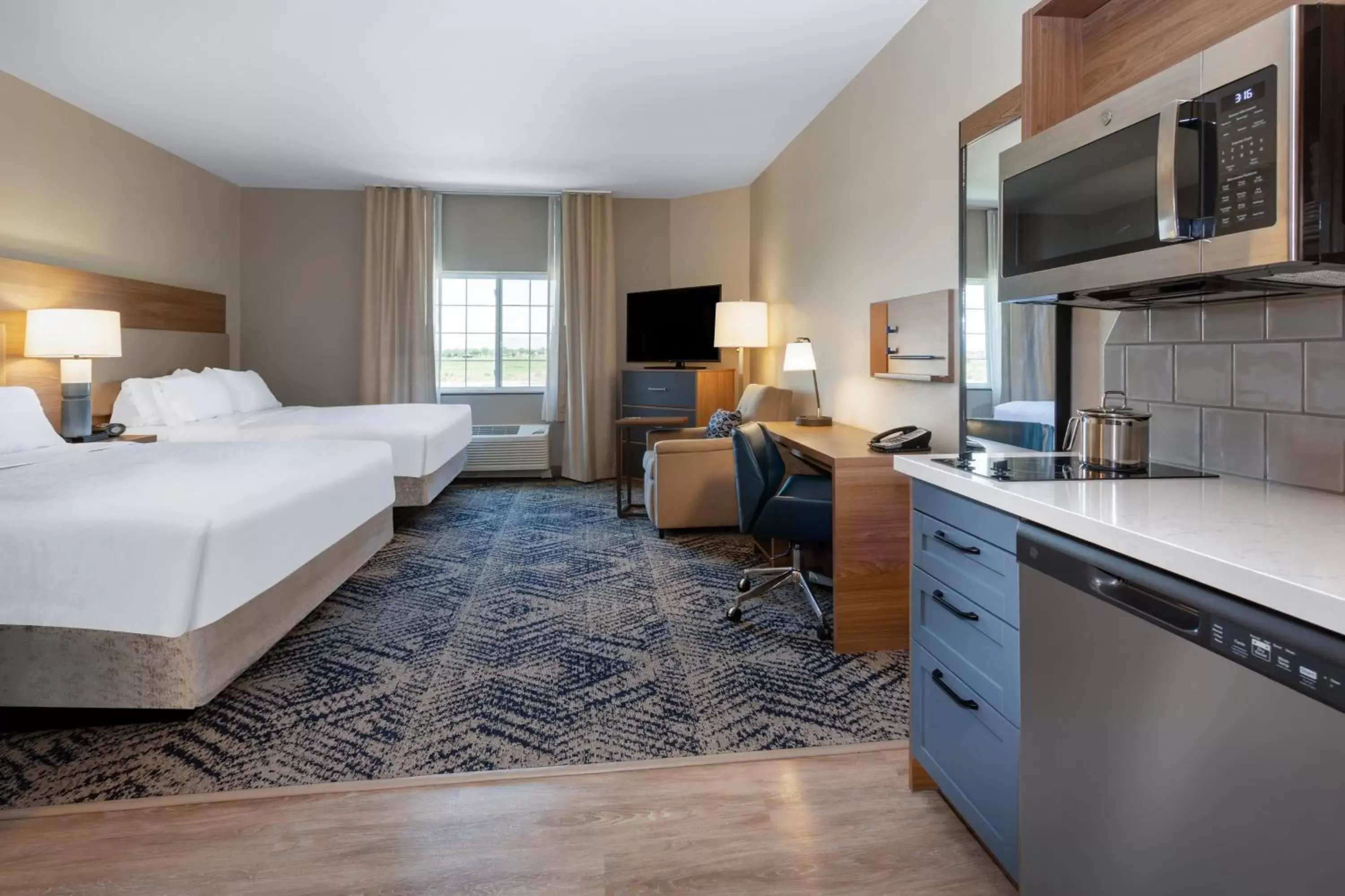 TV and multimedia, Kitchen/Kitchenette in Candlewood Suites Grand Junction, an IHG Hotel