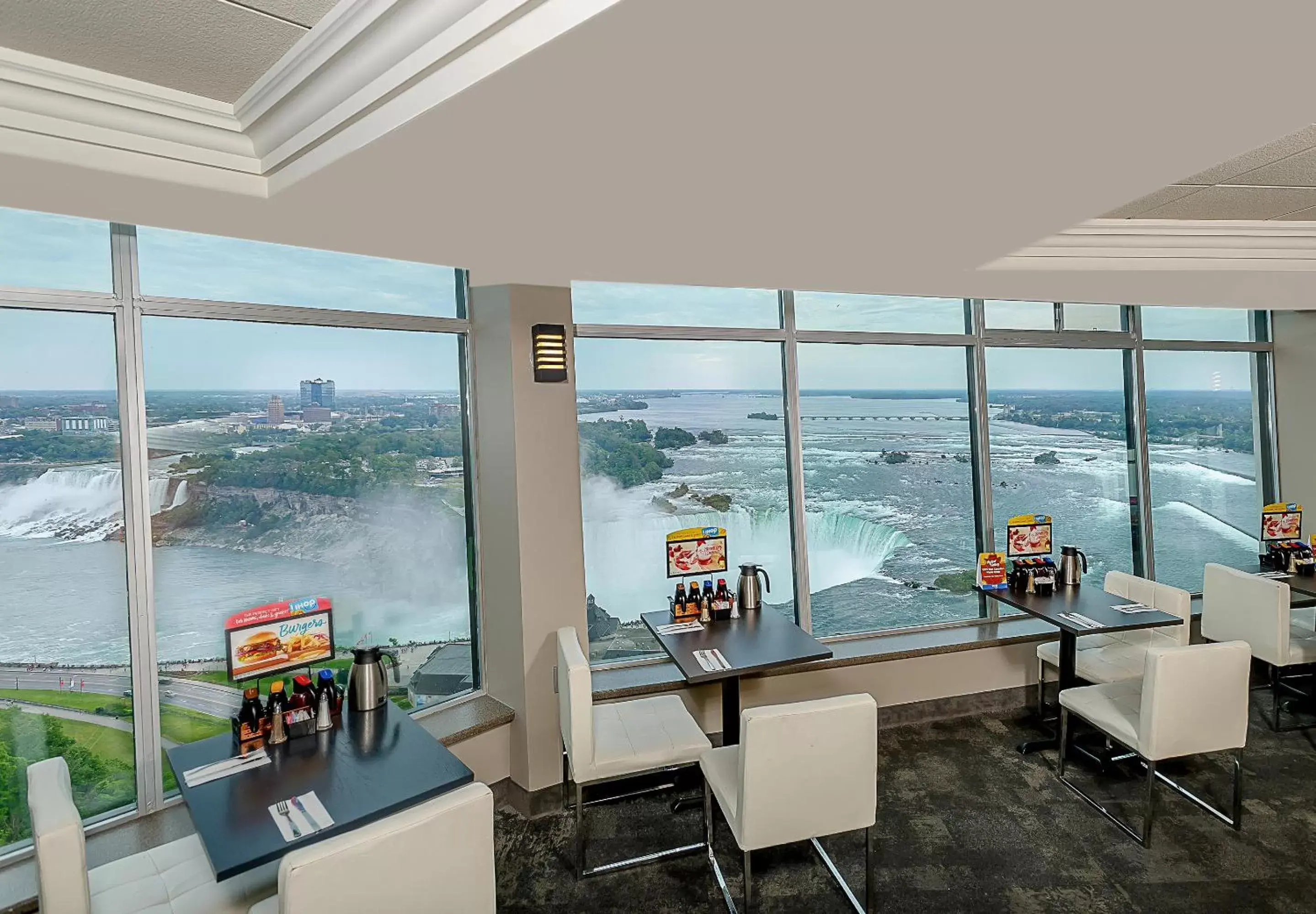 Restaurant/places to eat in Tower Hotel at Fallsview