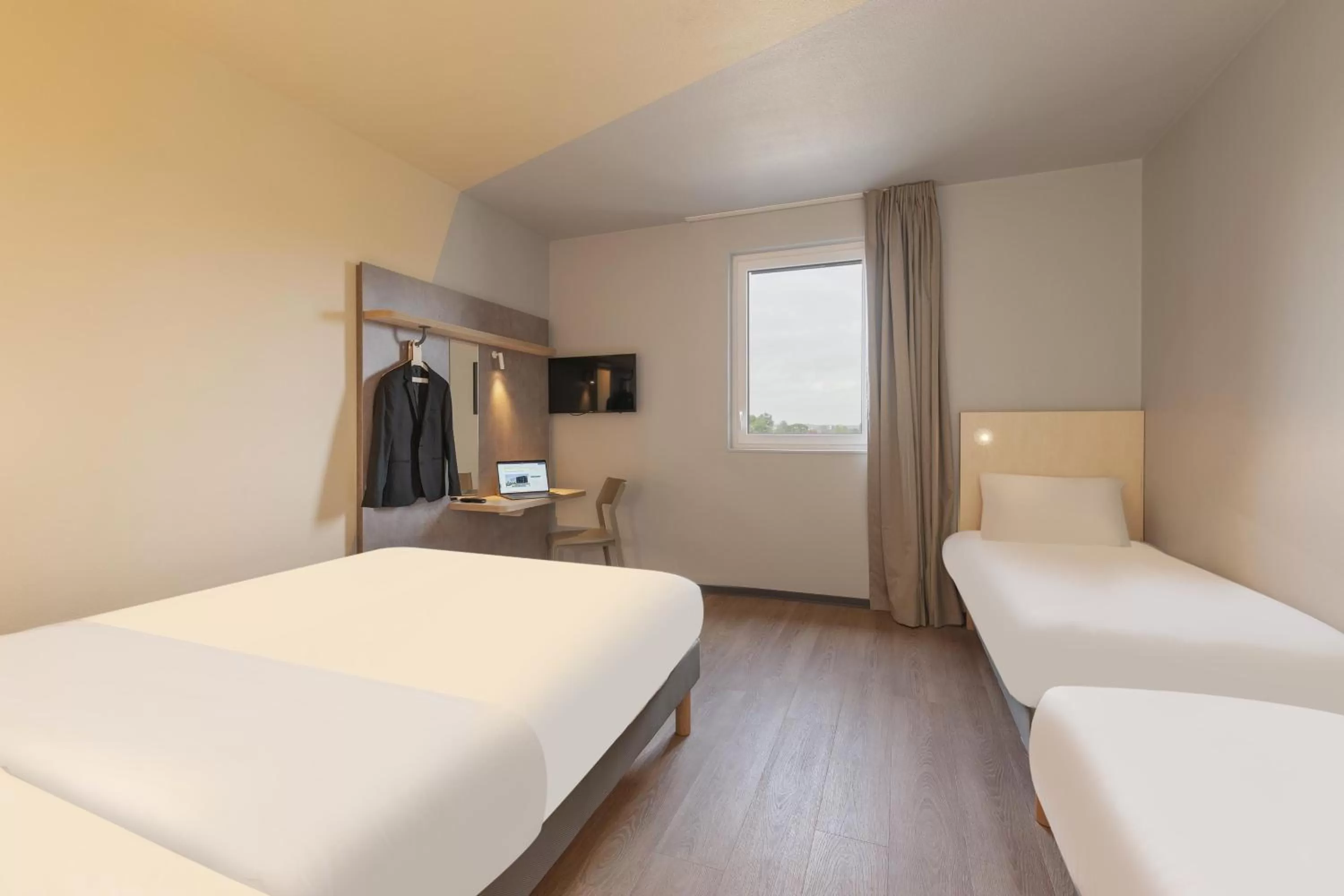 Bed in Ibis Budget Mont De Marsan