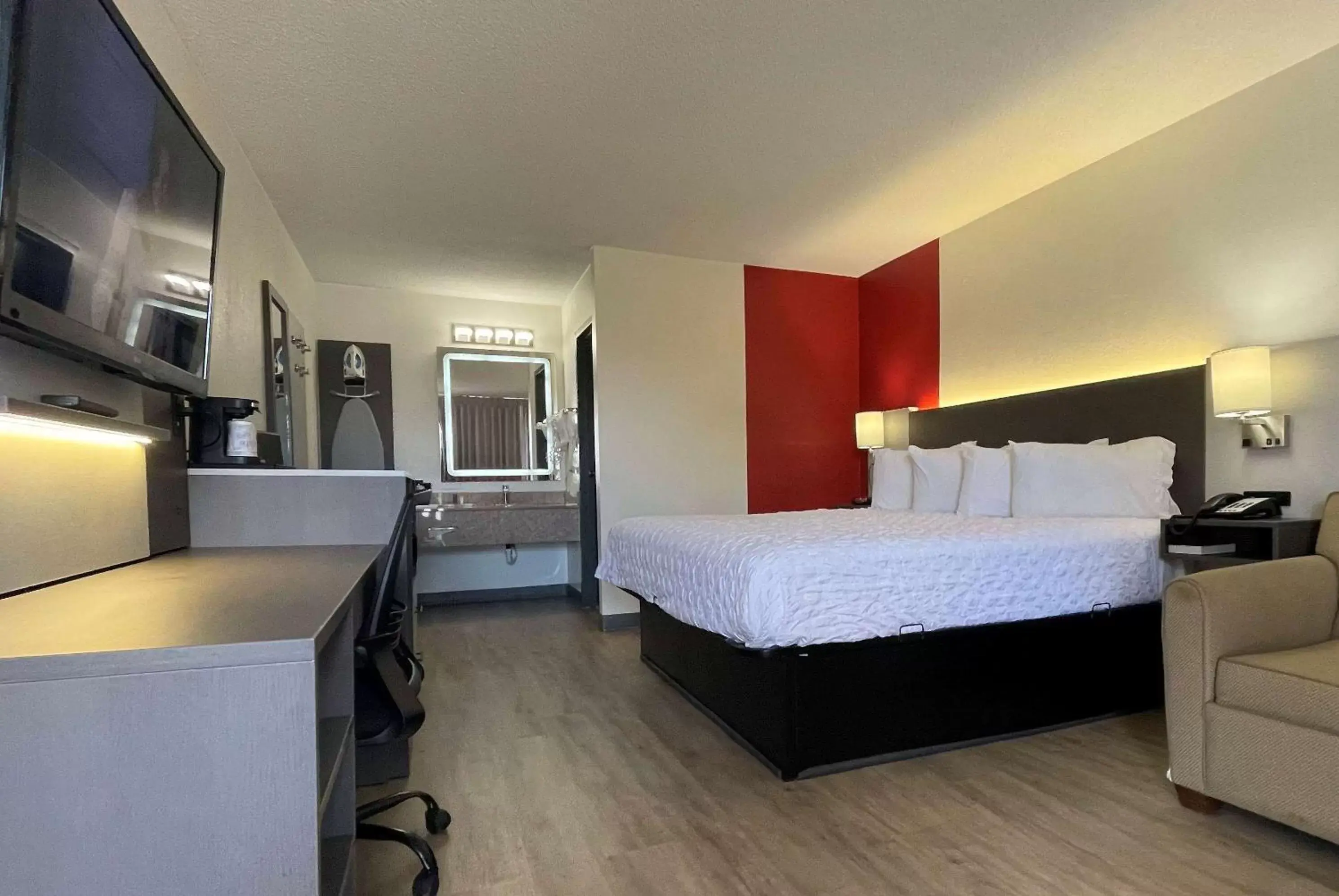 King Room - Non-Smoking in Ramada by Wyndham Harrisonburg King Room - Non-Smoking in Ramada by Wyndham Harrisonburg