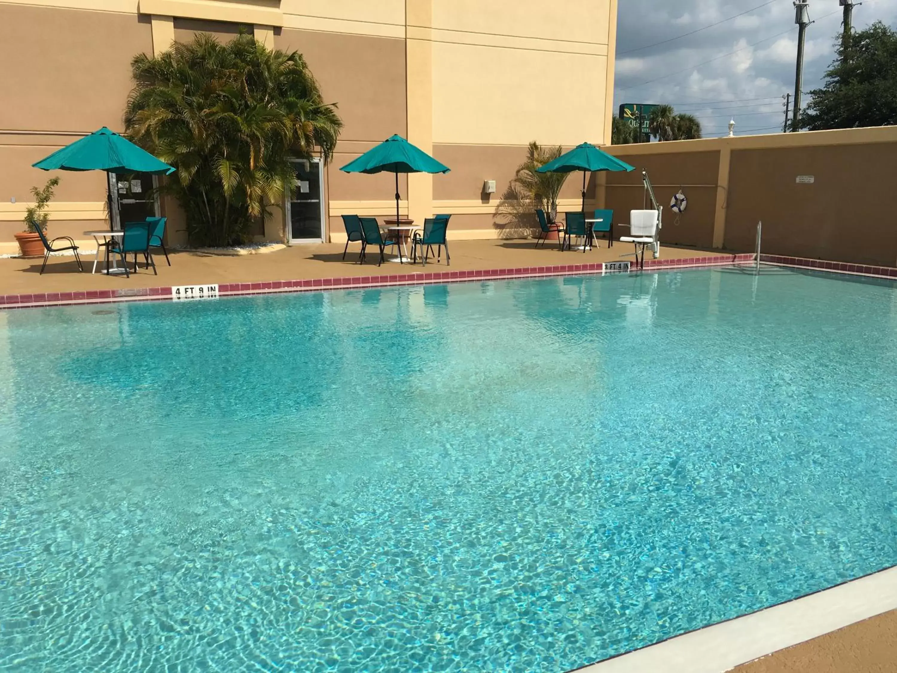 Swimming Pool in Quality Inn & Suites Orlando / Winter Park