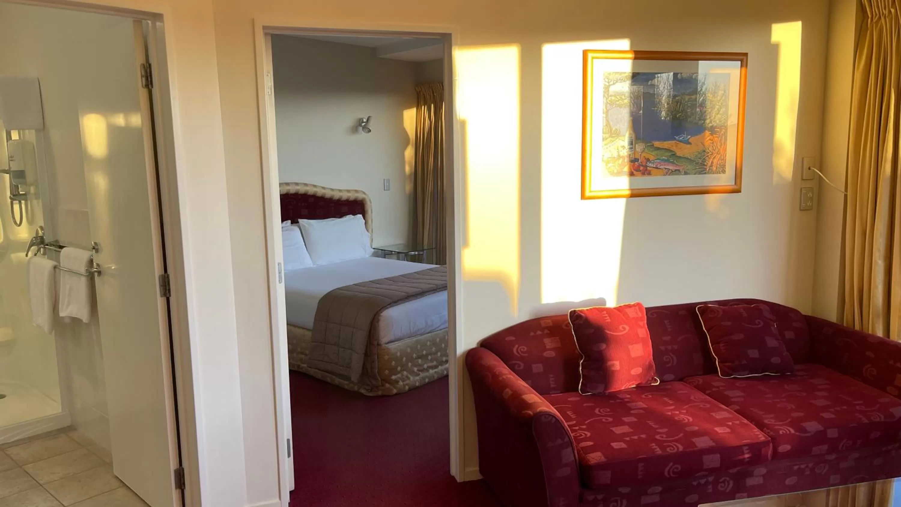 Bed in Chantillys Motor Lodge