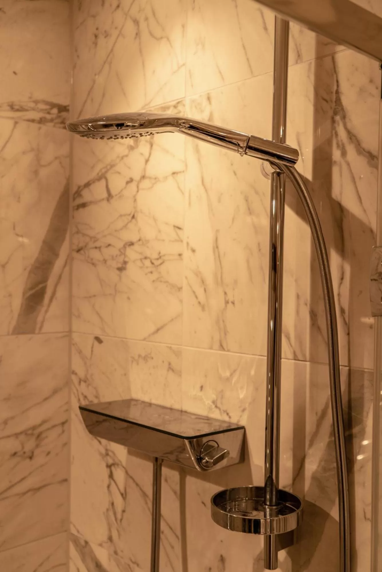 Shower in The Coach and Horses