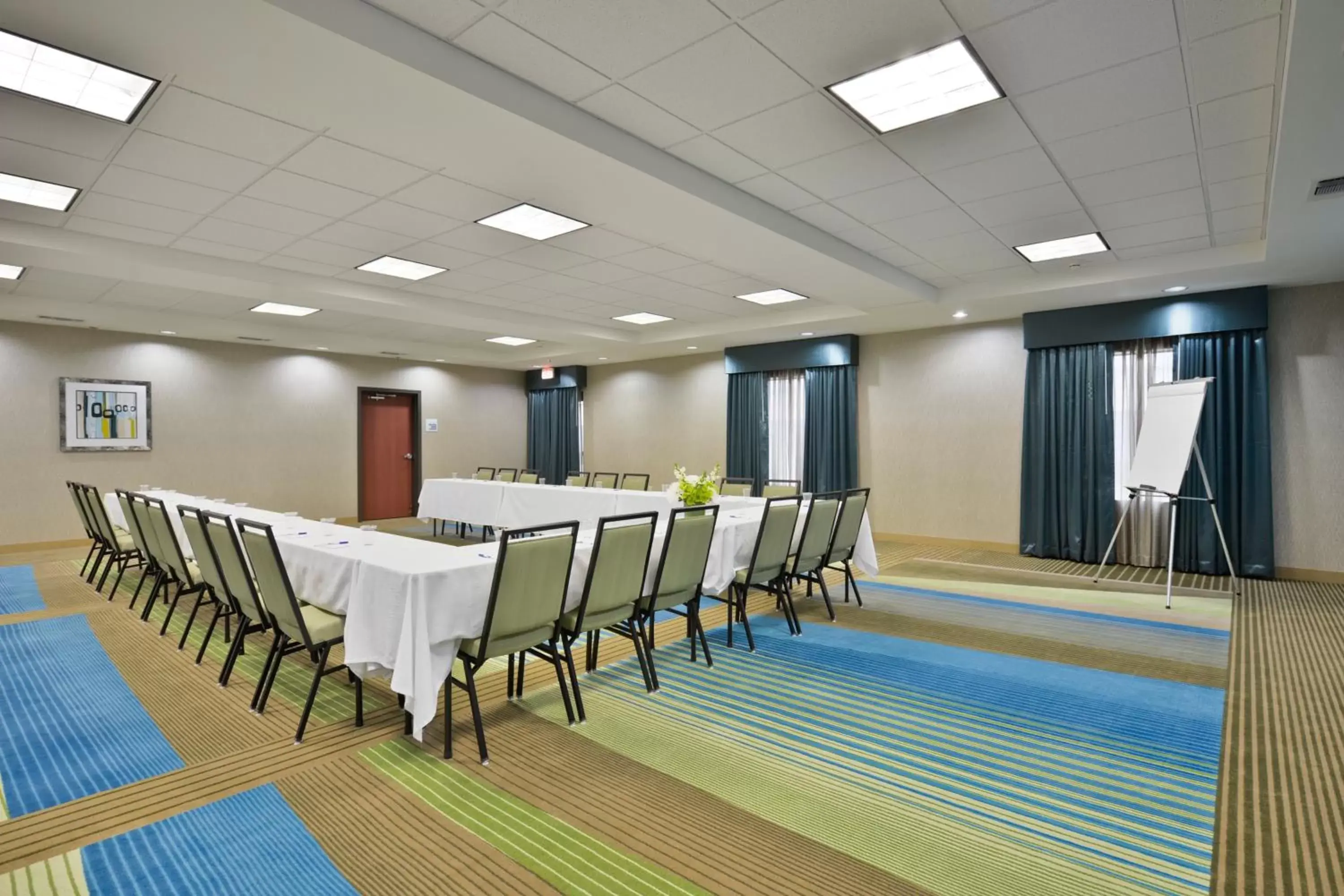 Meeting/conference room in Holiday Inn Express & Suites Forrest City, an IHG Hotel