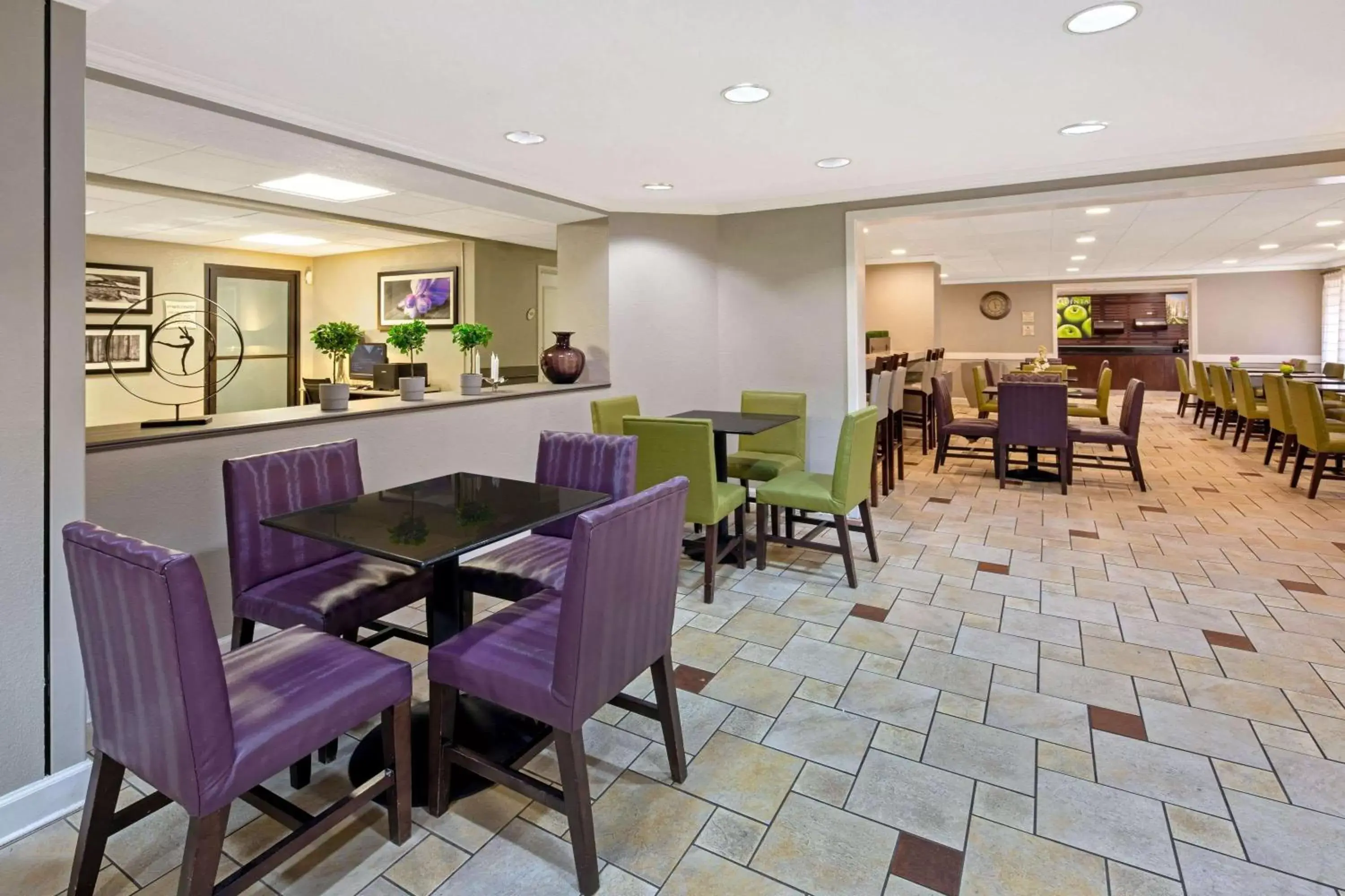 Lobby or reception, Restaurant/Places to Eat in La Quinta by Wyndham Miami Airport East