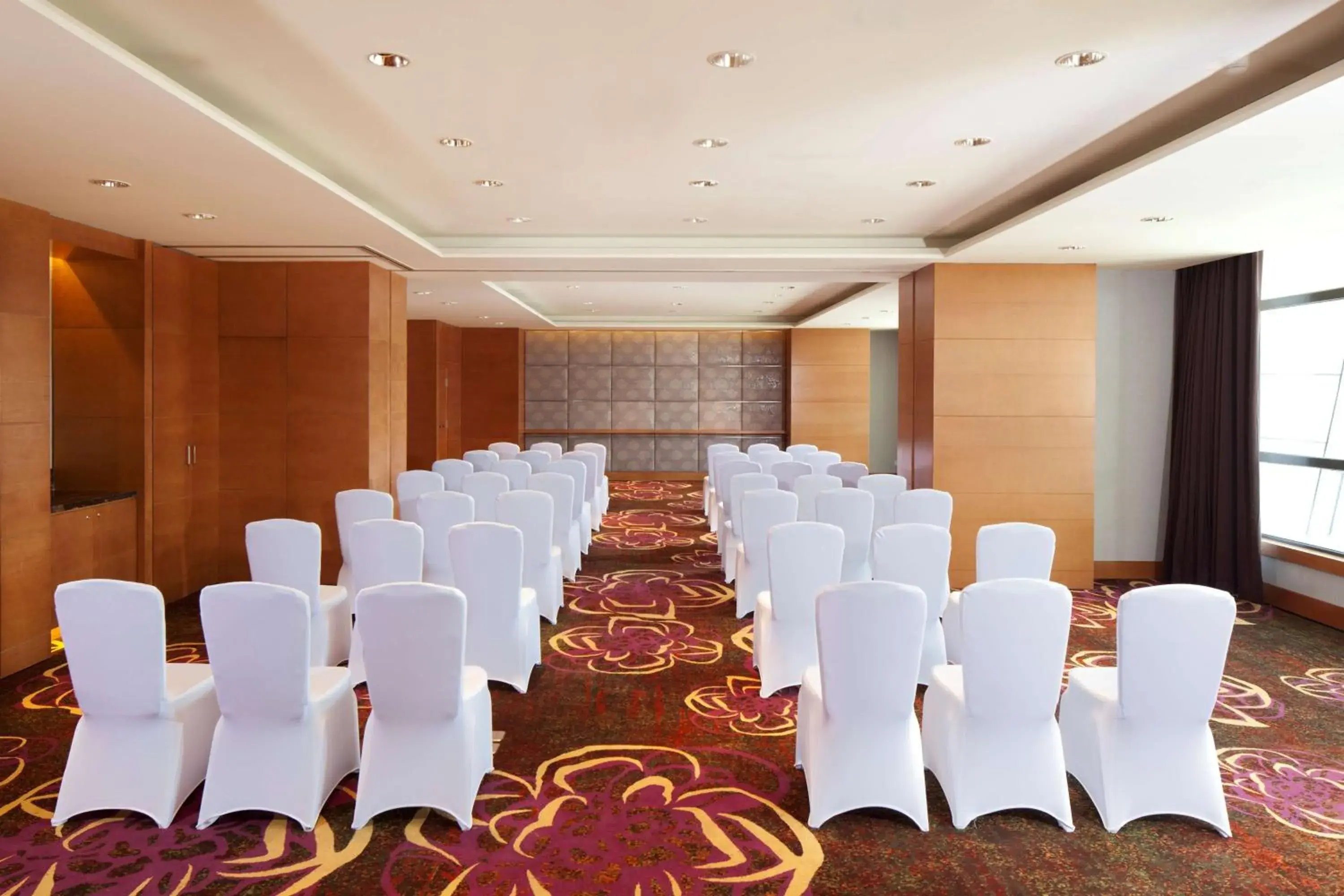 Meeting/conference room in DoubleTree By Hilton Shenyang Hotel