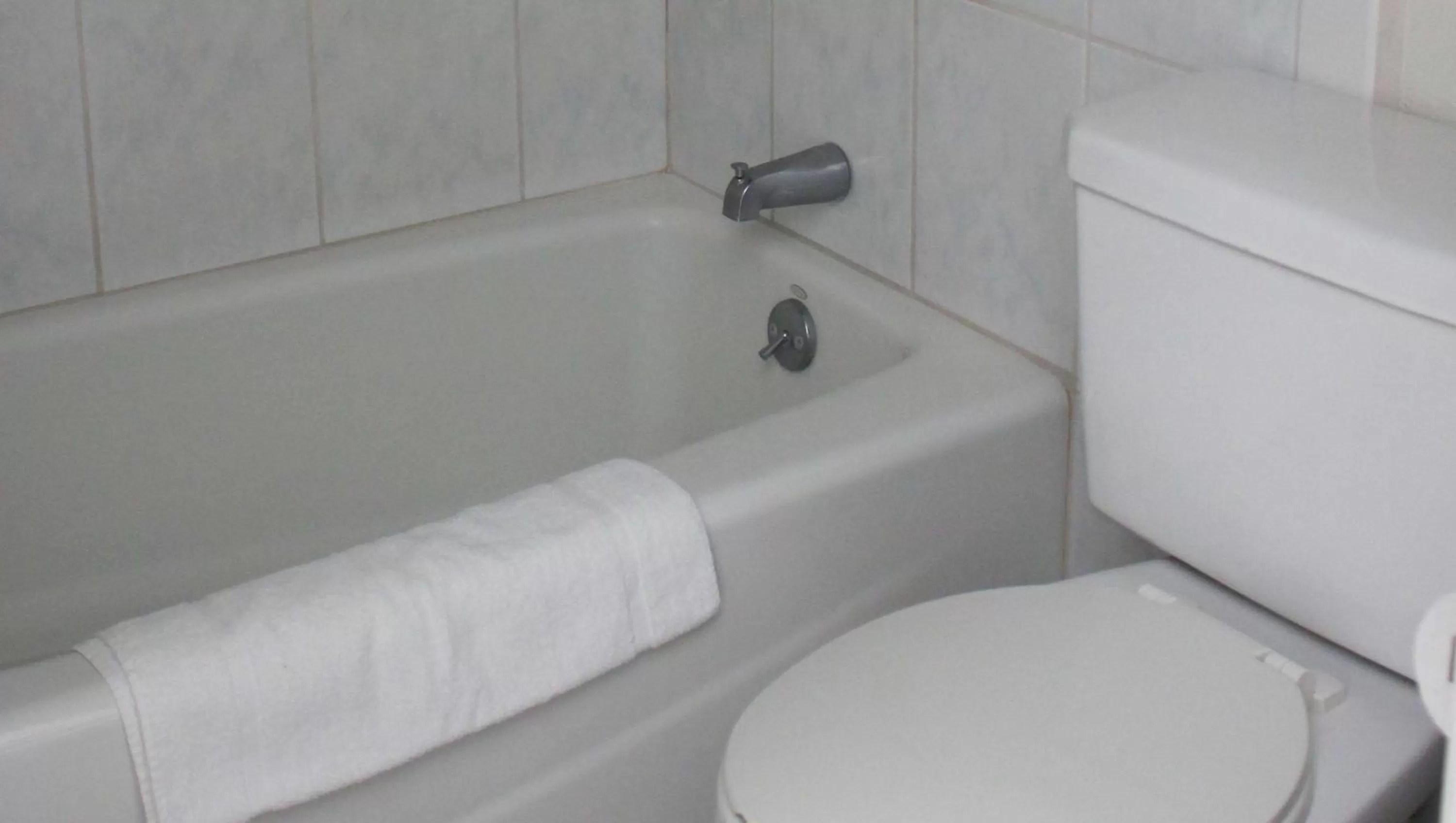 Bathroom in Motel 6 Glendale CA Pasadena Burbank Los Angeles