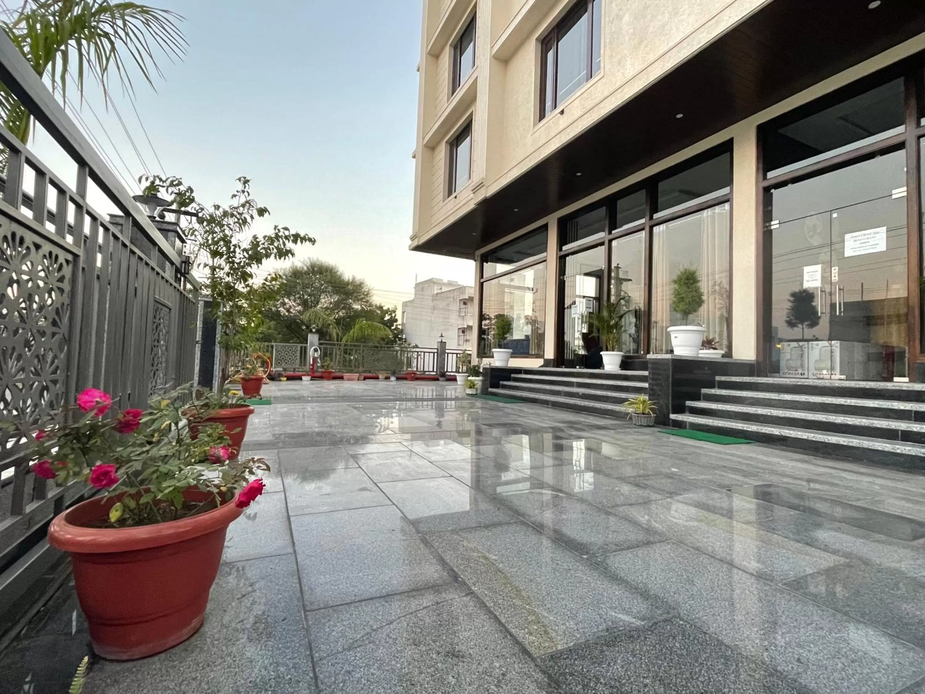 Facade/entrance in Clover Inn