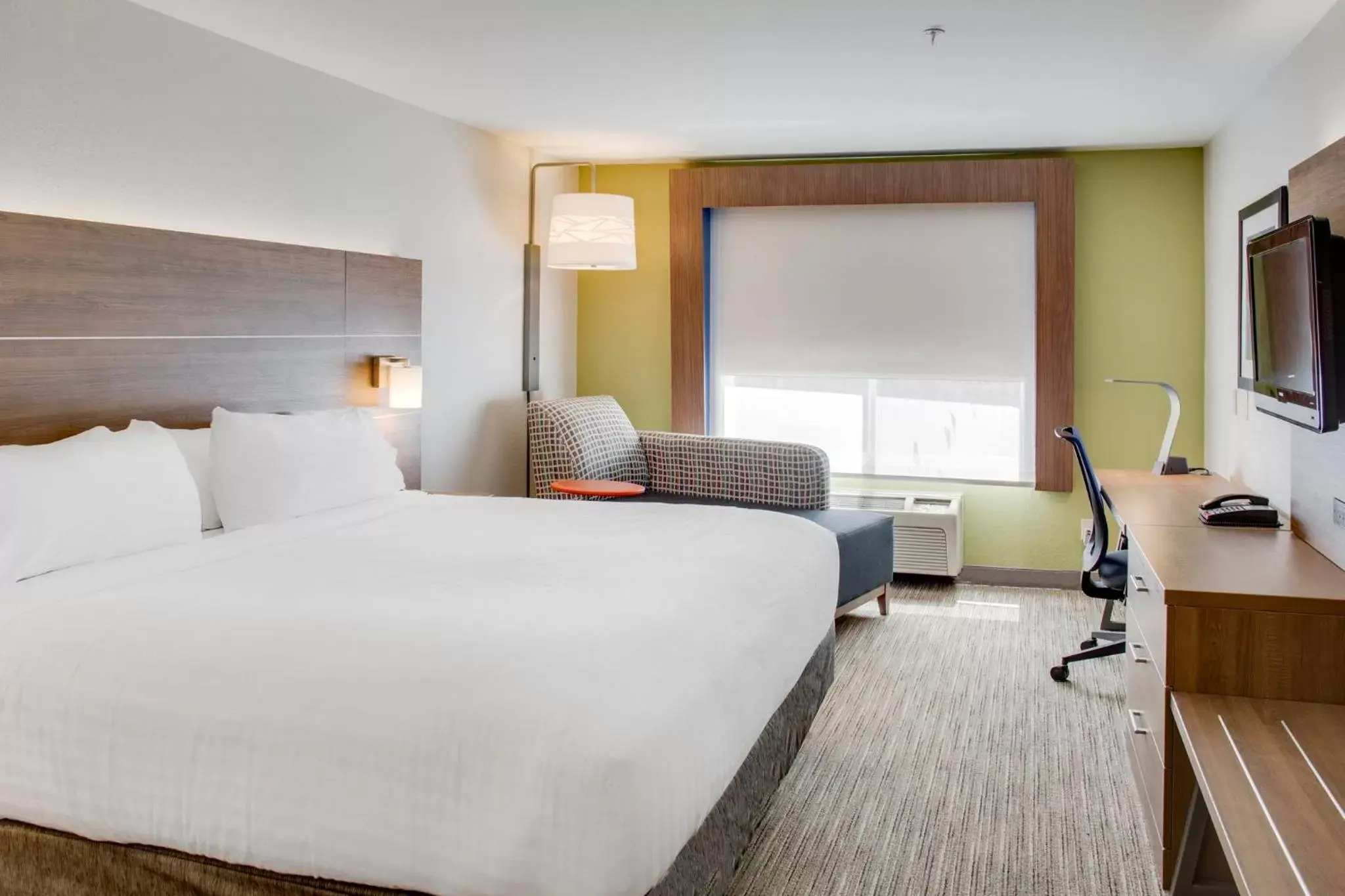 Photo of the whole room, Bed in Holiday Inn Express Hotel & Suites Chickasha, an IHG Hotel