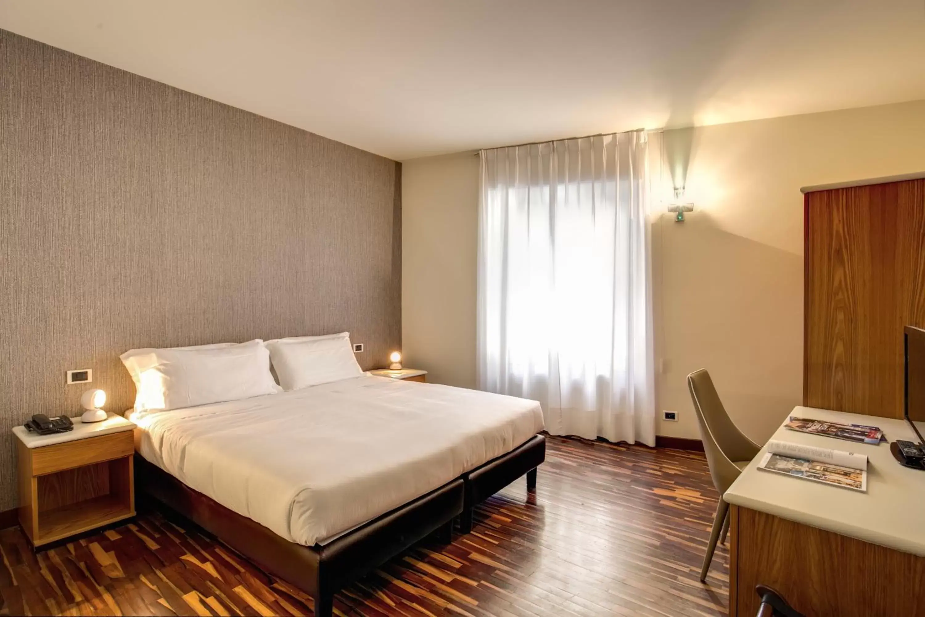 Day, Bed in Albergo Firenze