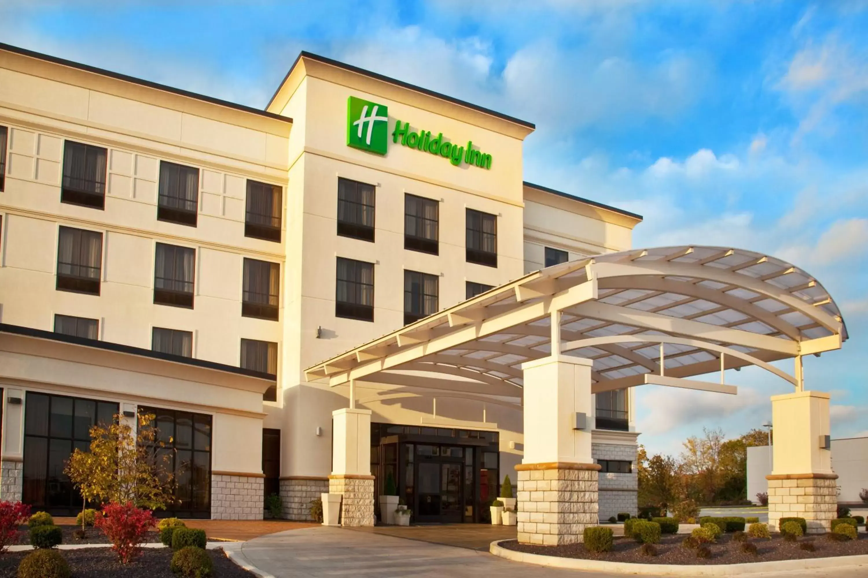 Property building in Holiday Inn Quincy, an IHG Hotel