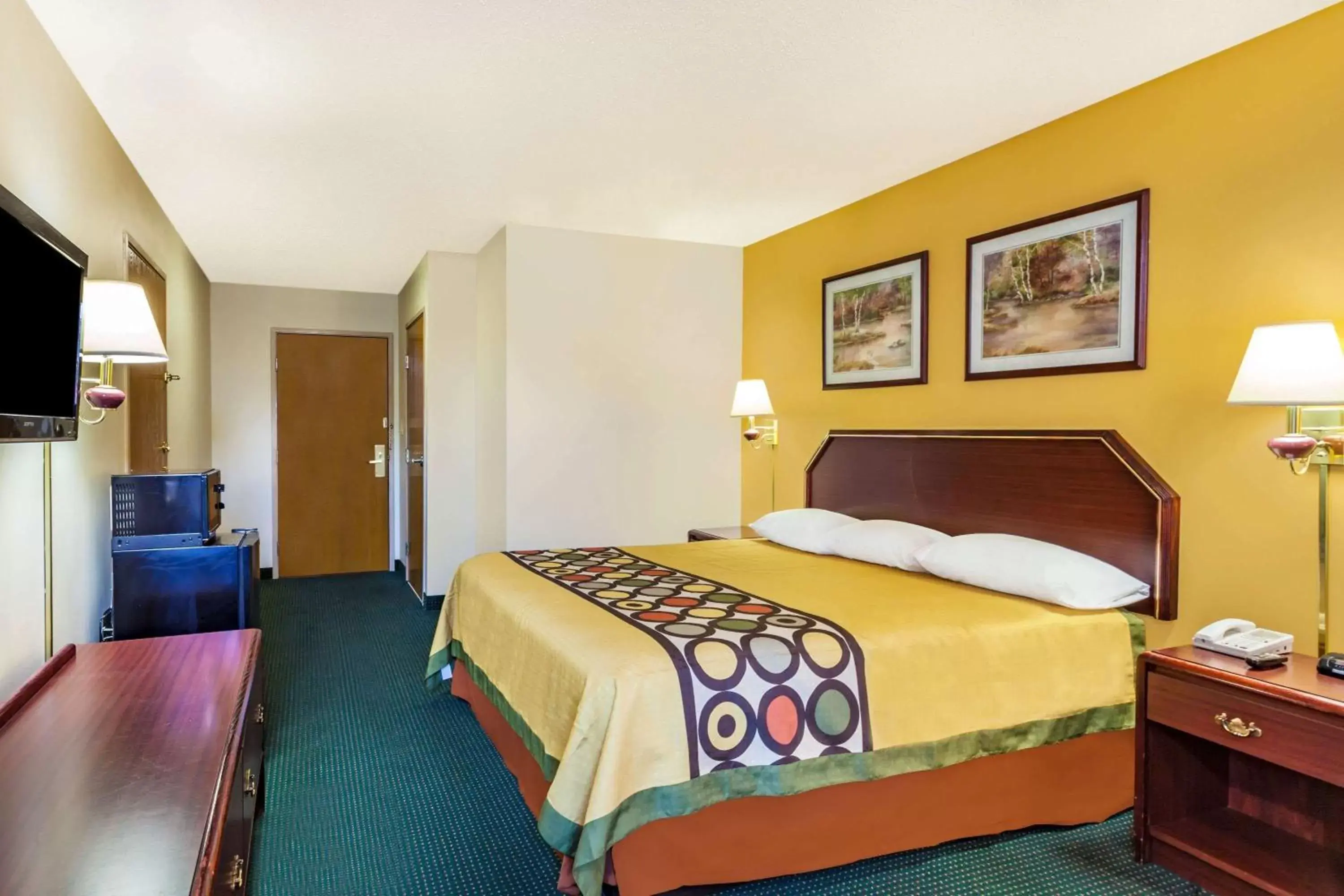 On site, Bed in Super 8 by Wyndham Morristown/South On site, Bed in Super 8 by Wyndham Morristown/South