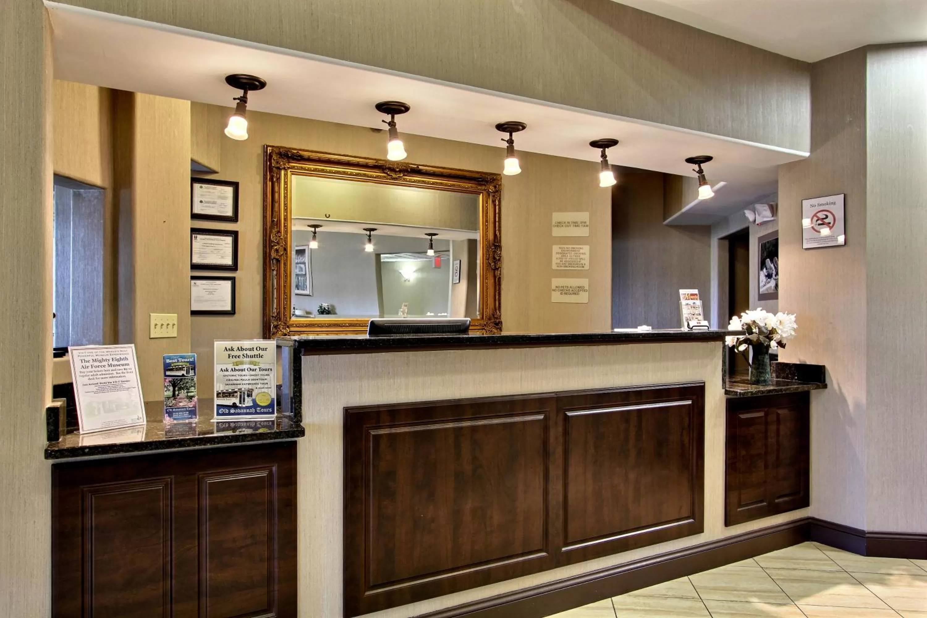 Lobby or reception in Magnolia Inn and Suites Pooler