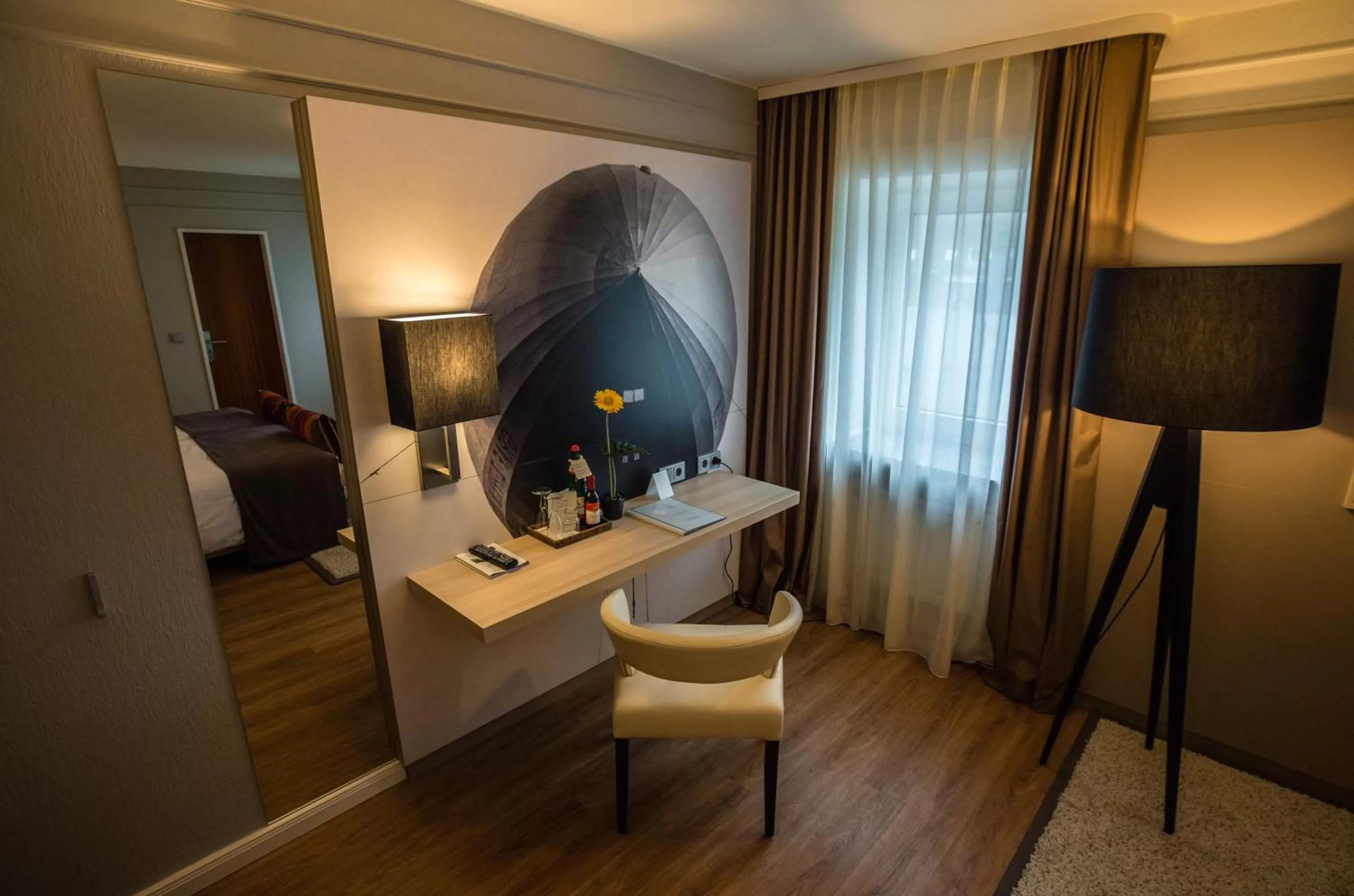 Living room, Bed in Hotel Zum Zeppelin Hamburg