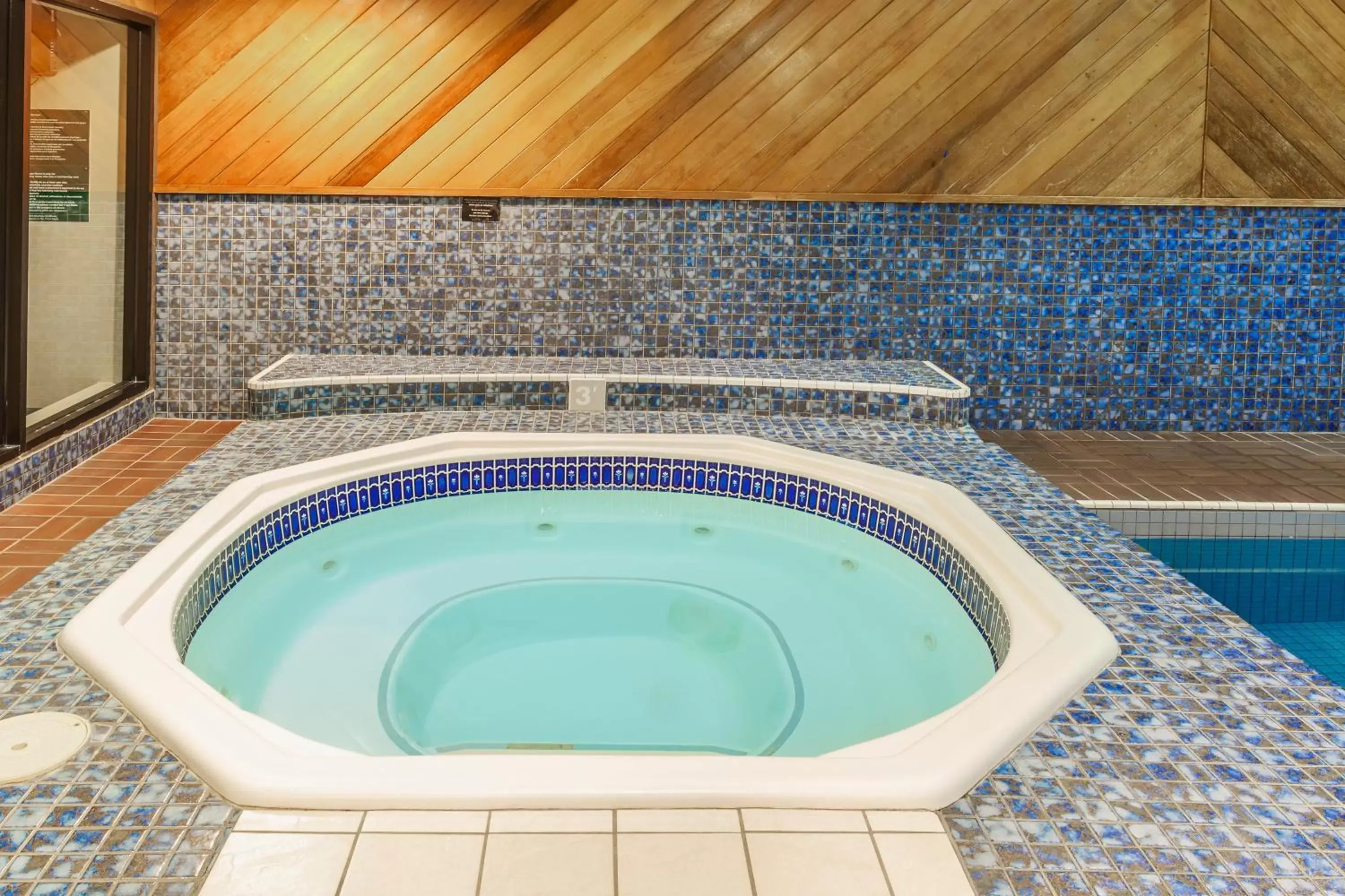 Hot Tub, Swimming Pool in Super 8 by Wyndham Campbellton NB