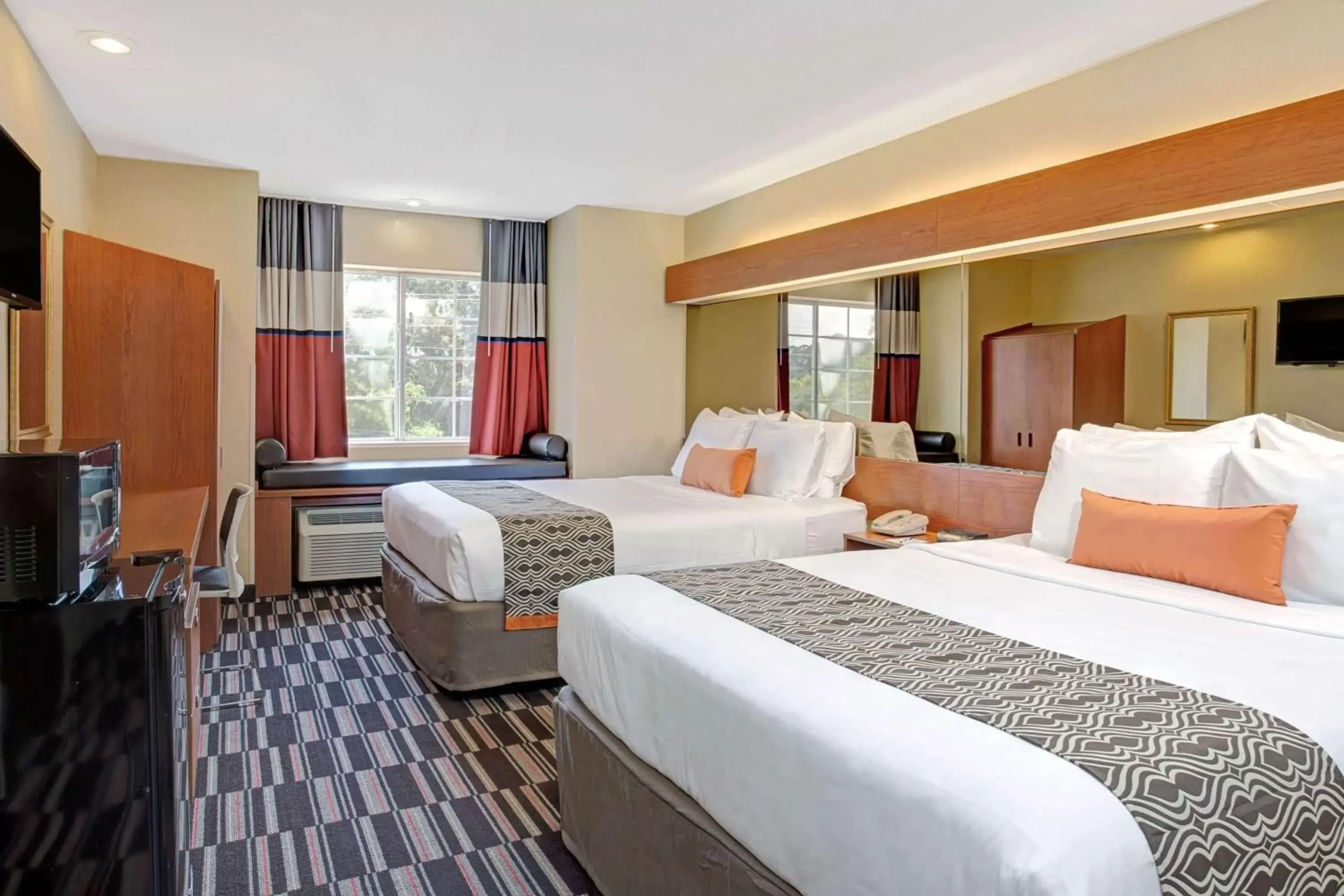 Photo of the whole room, Bed in Microtel Inn & Suites by Wyndham Bushnell