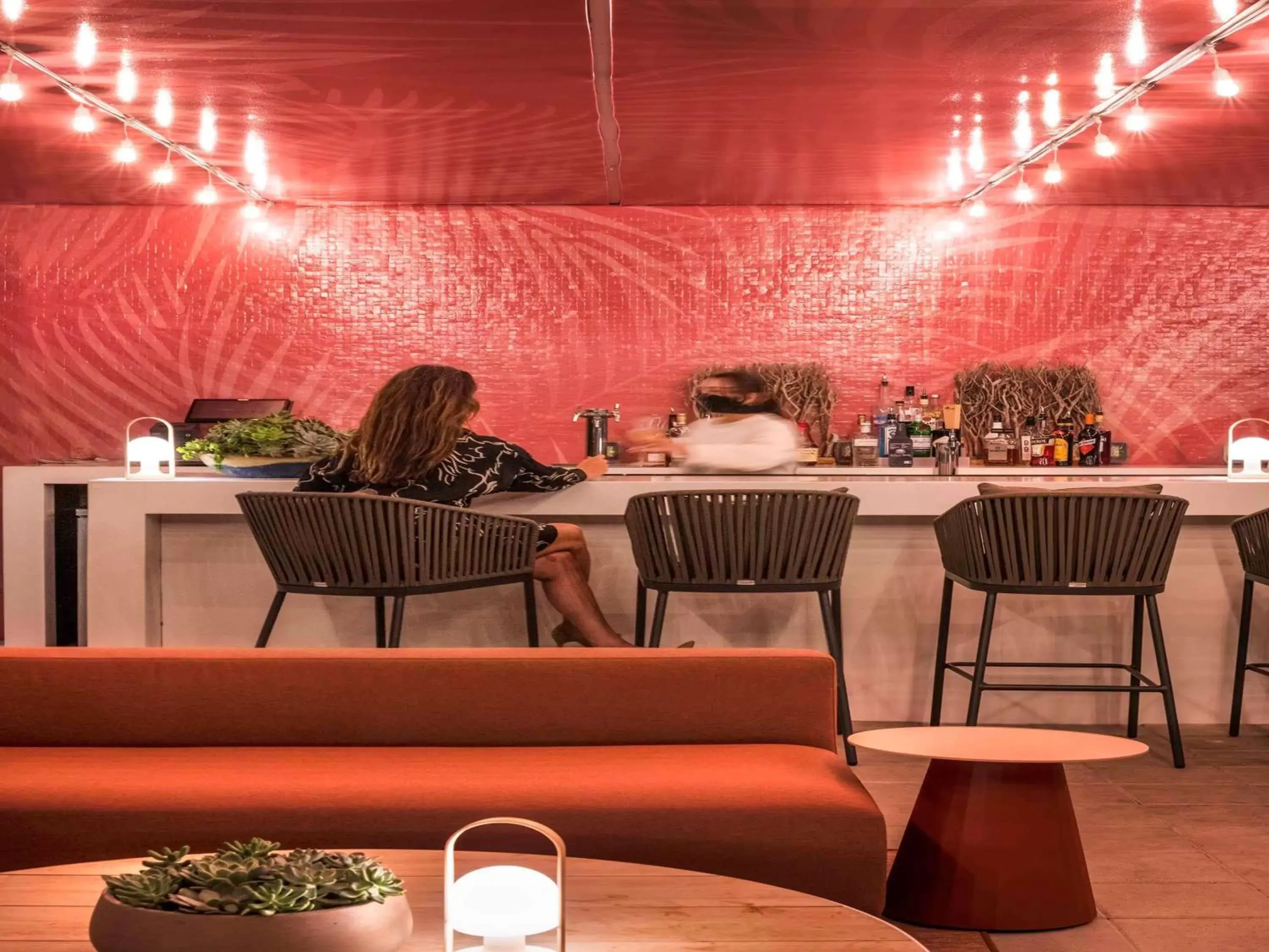 Lounge or bar in Novotel Miami Brickell