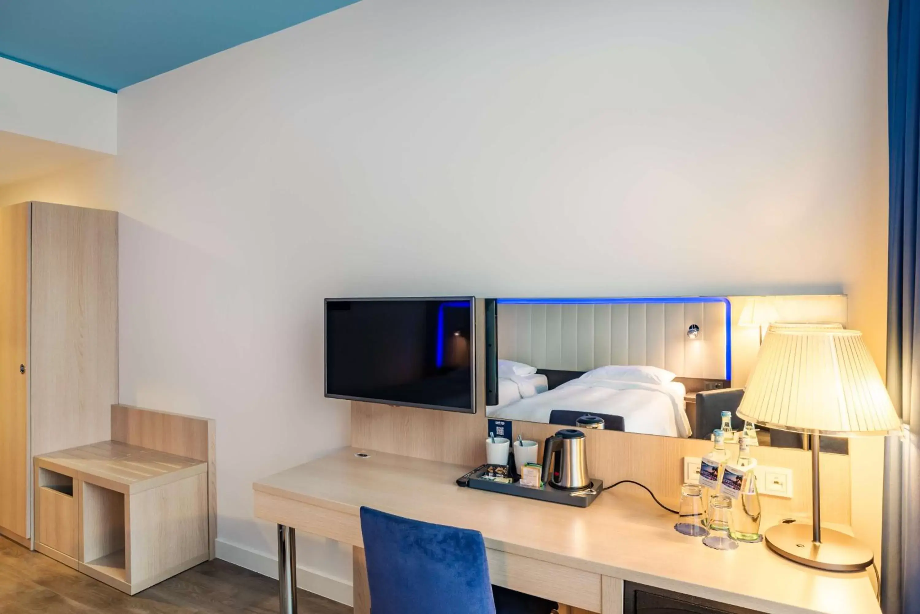 Bedroom, TV/Entertainment Center in Park Inn by Radisson Stuttgart