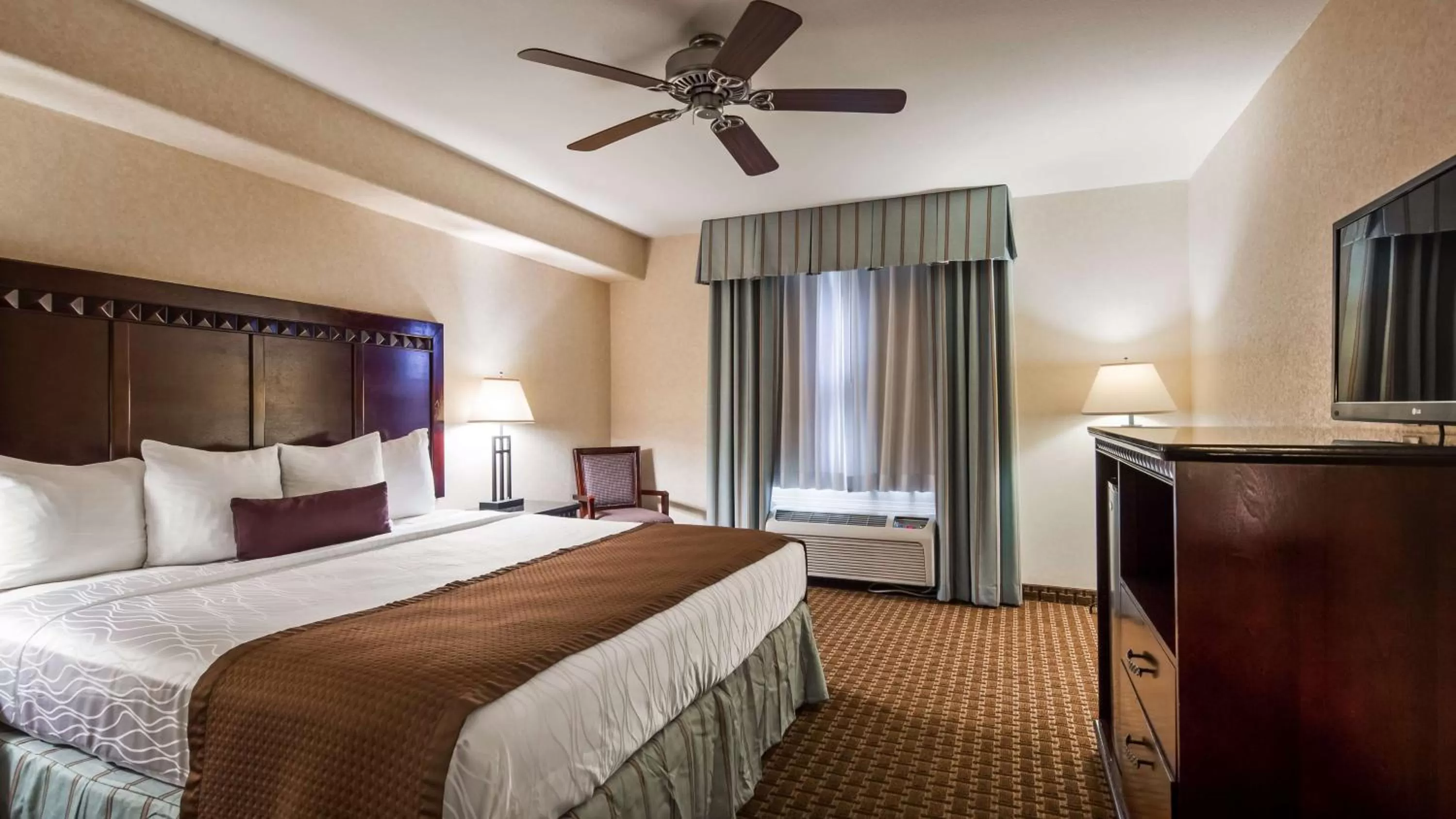 King Room with Roll-In Shower - Disability Access in Best Western Plus Main Street Inn