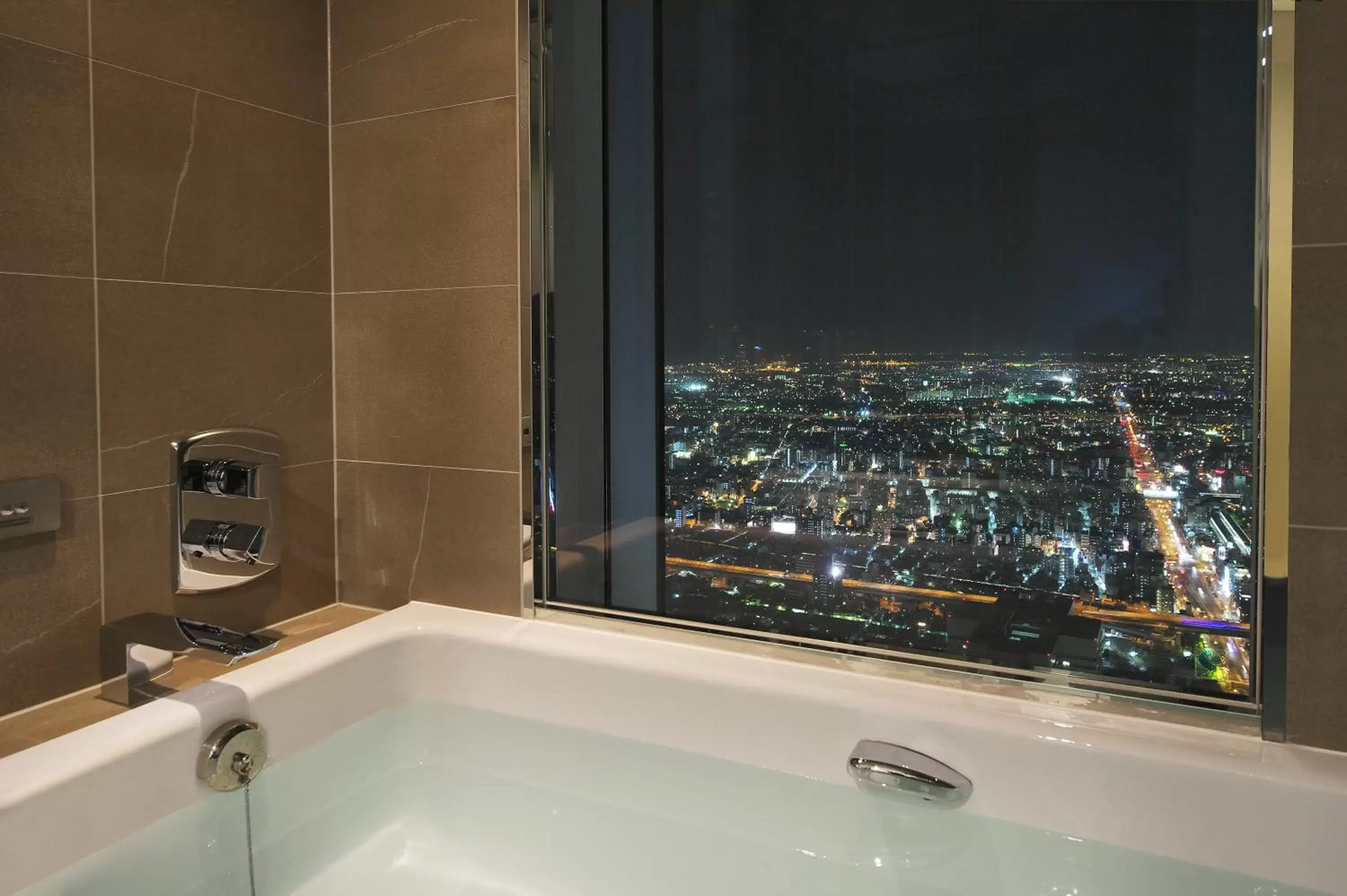 Bathroom in Osaka Marriott Miyako Hotel