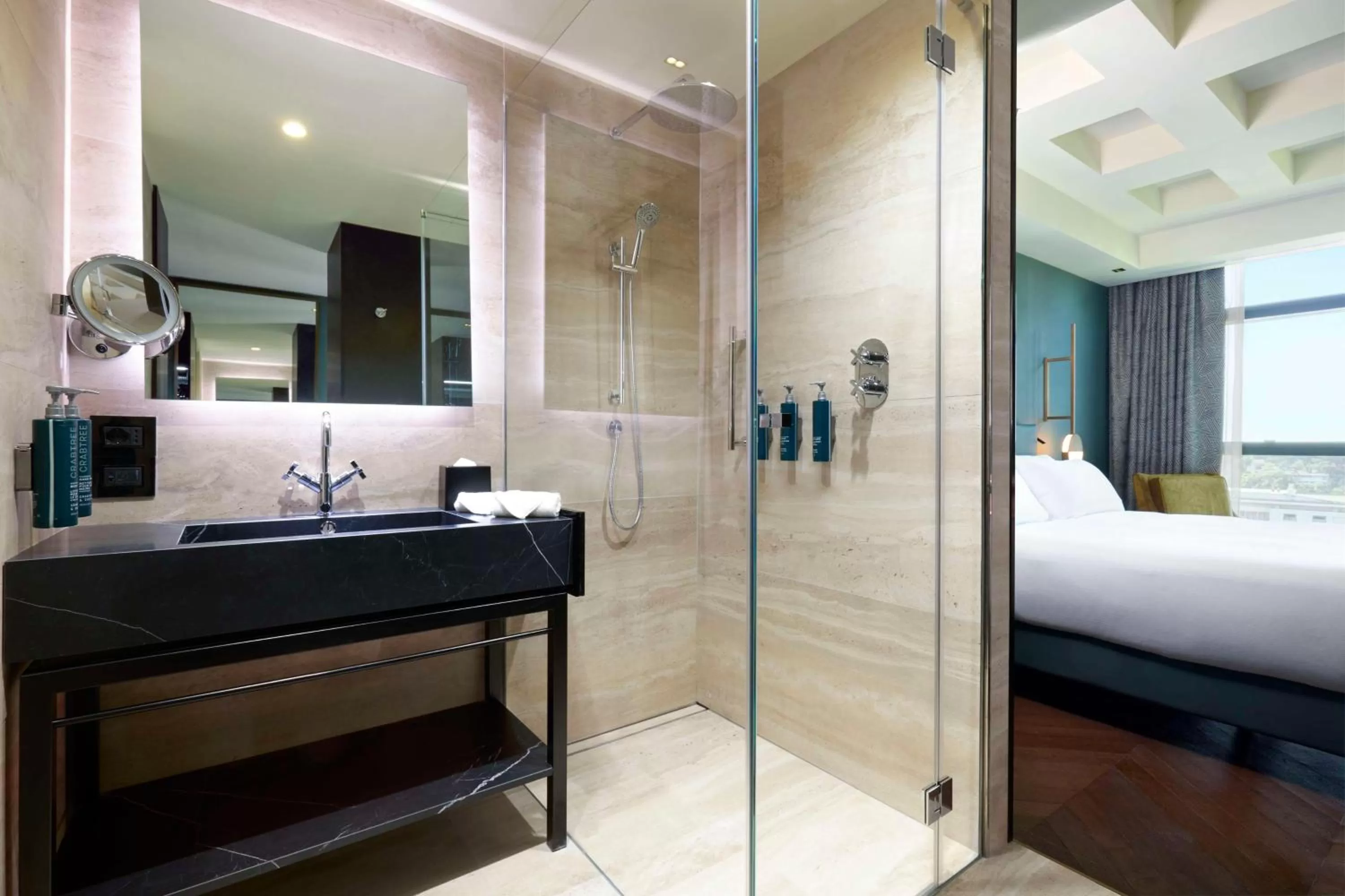 Bathroom, Bed in Hilton Rome Eur La Lama