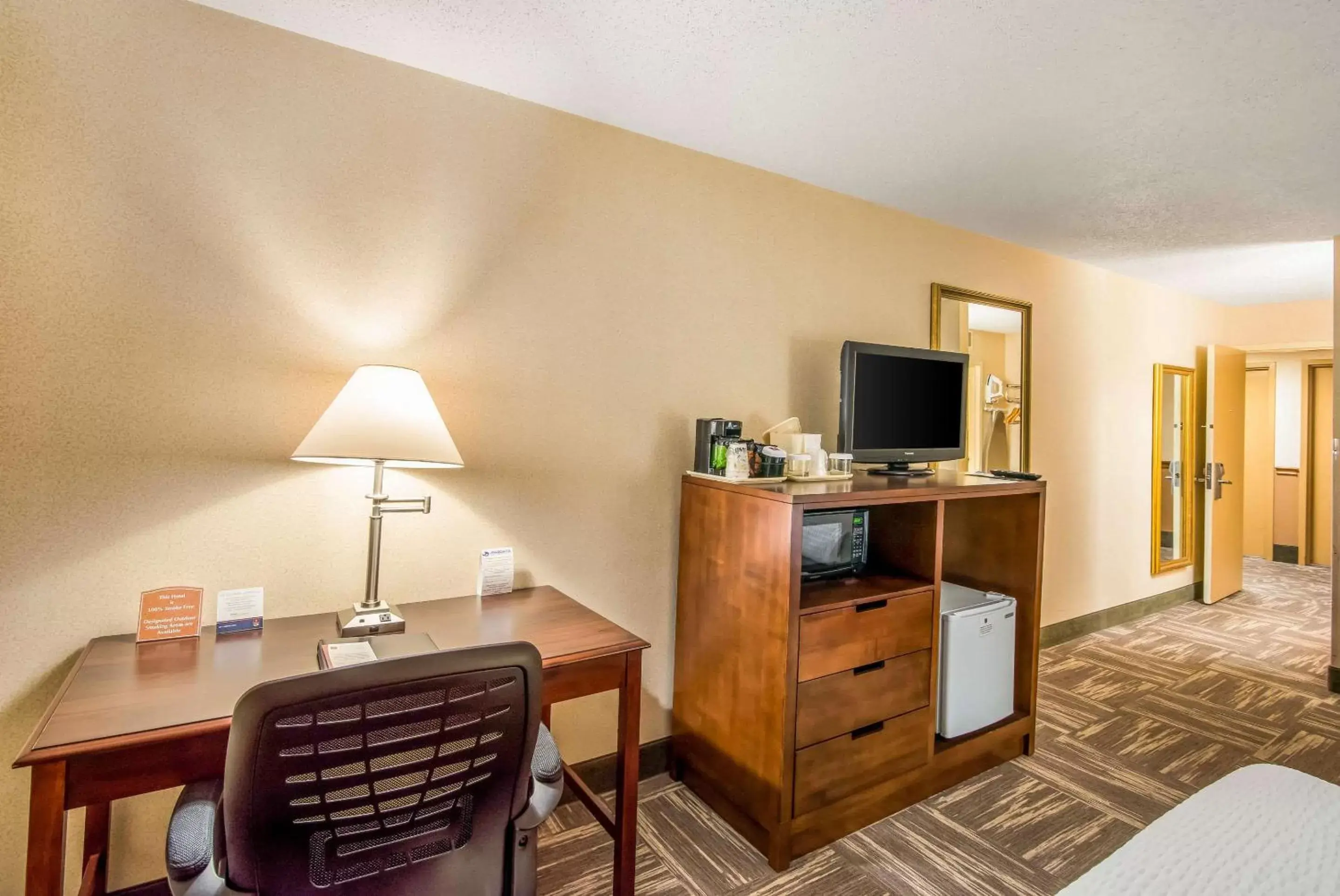 Photo of the whole room, TV/Entertainment Center in Clarion Inn Grand Junction