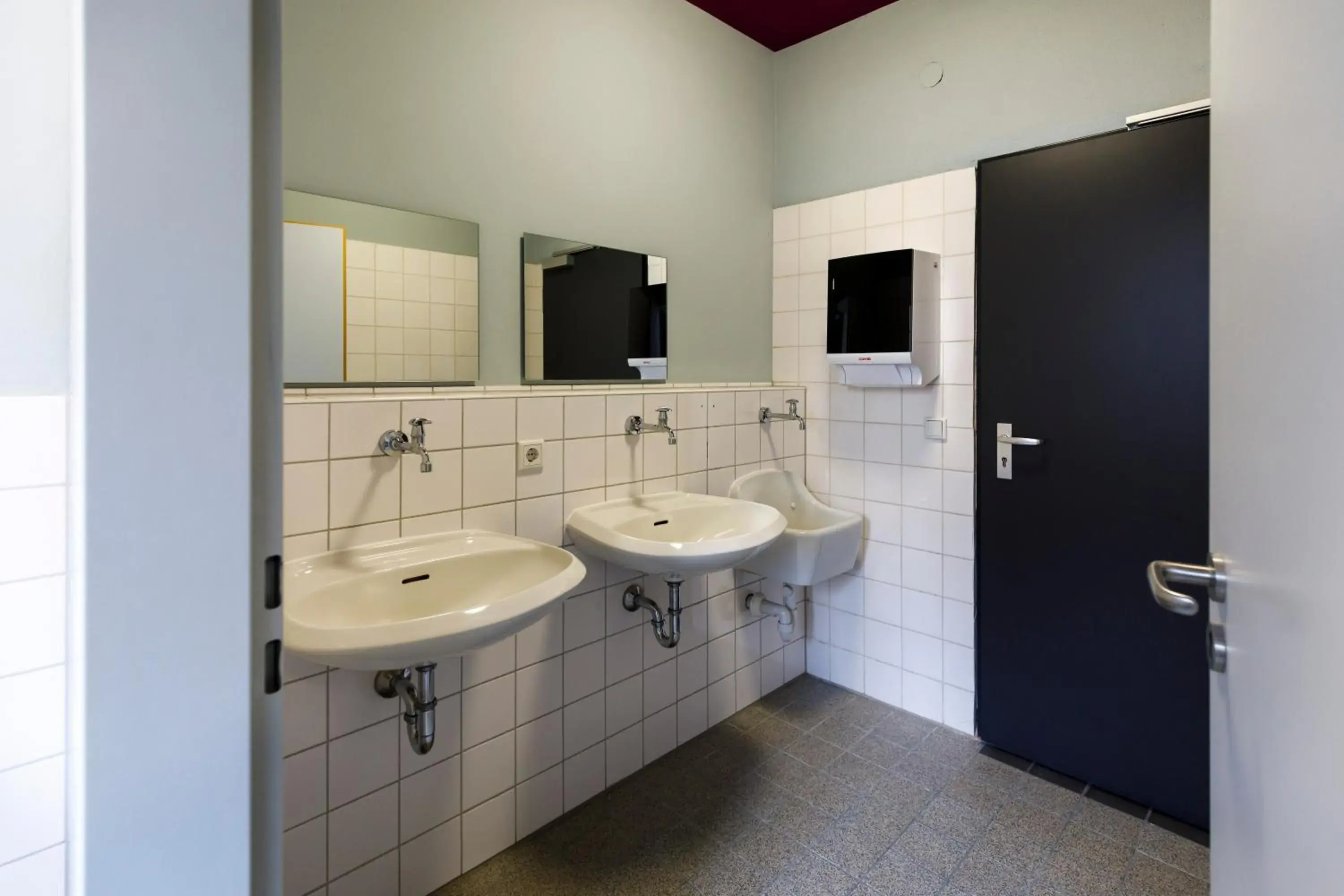 Bathroom in Jugendherberge Würzburg