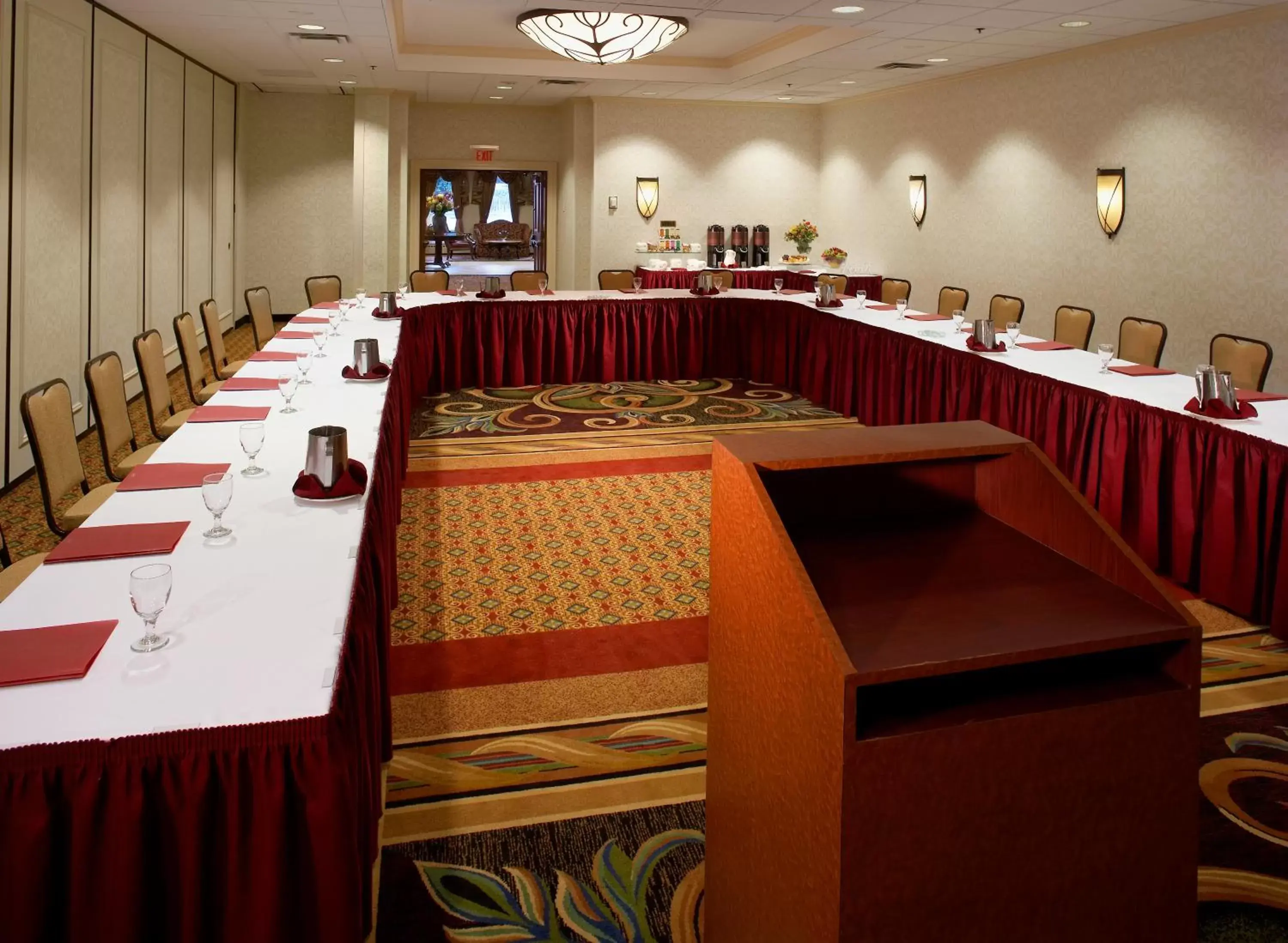 Meeting/conference room, Restaurant/Places to Eat in Clinton Inn Hotel Tenafly