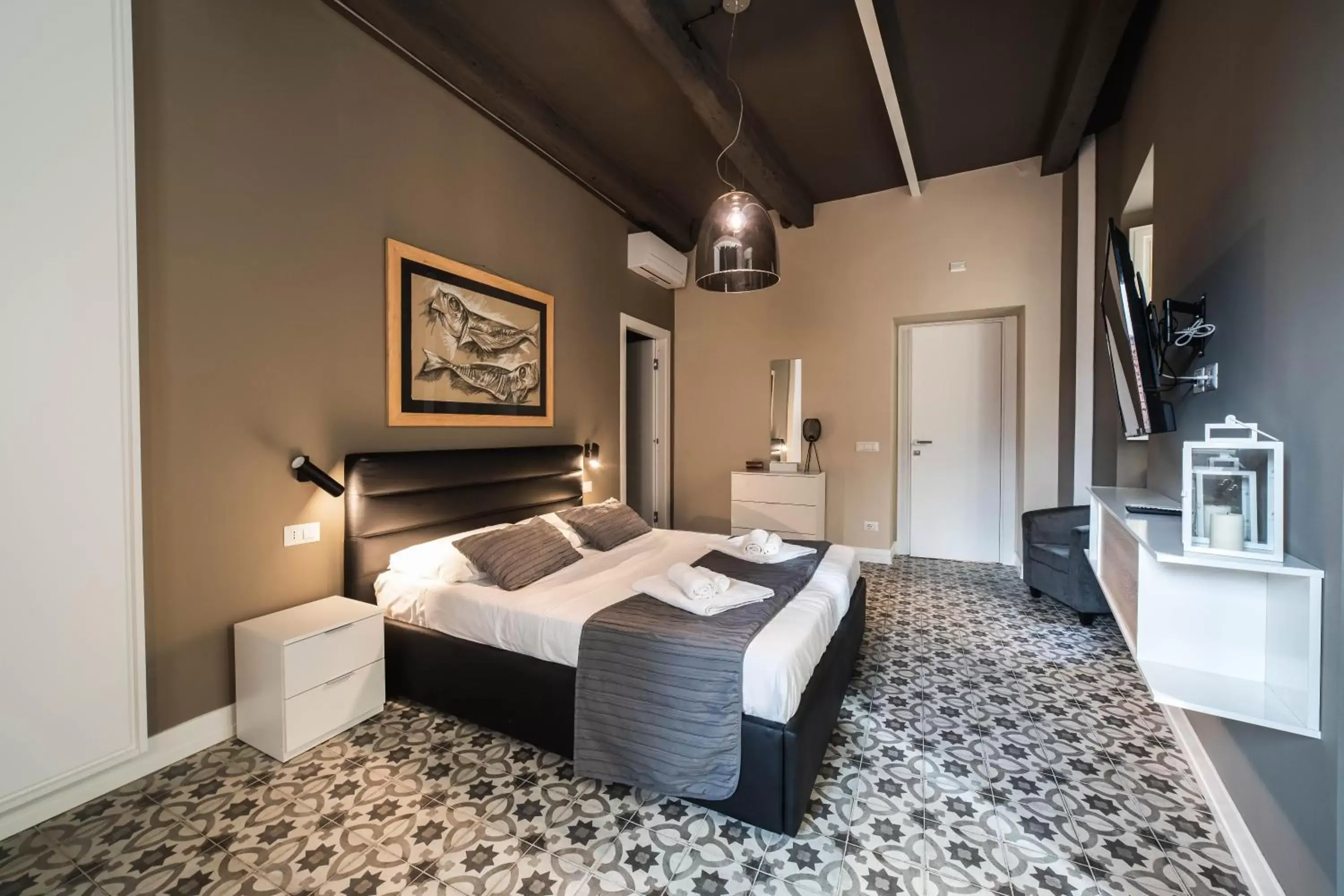 Bed in Palazzo Paladini - Luxury Suites in the Heart of the Old Town