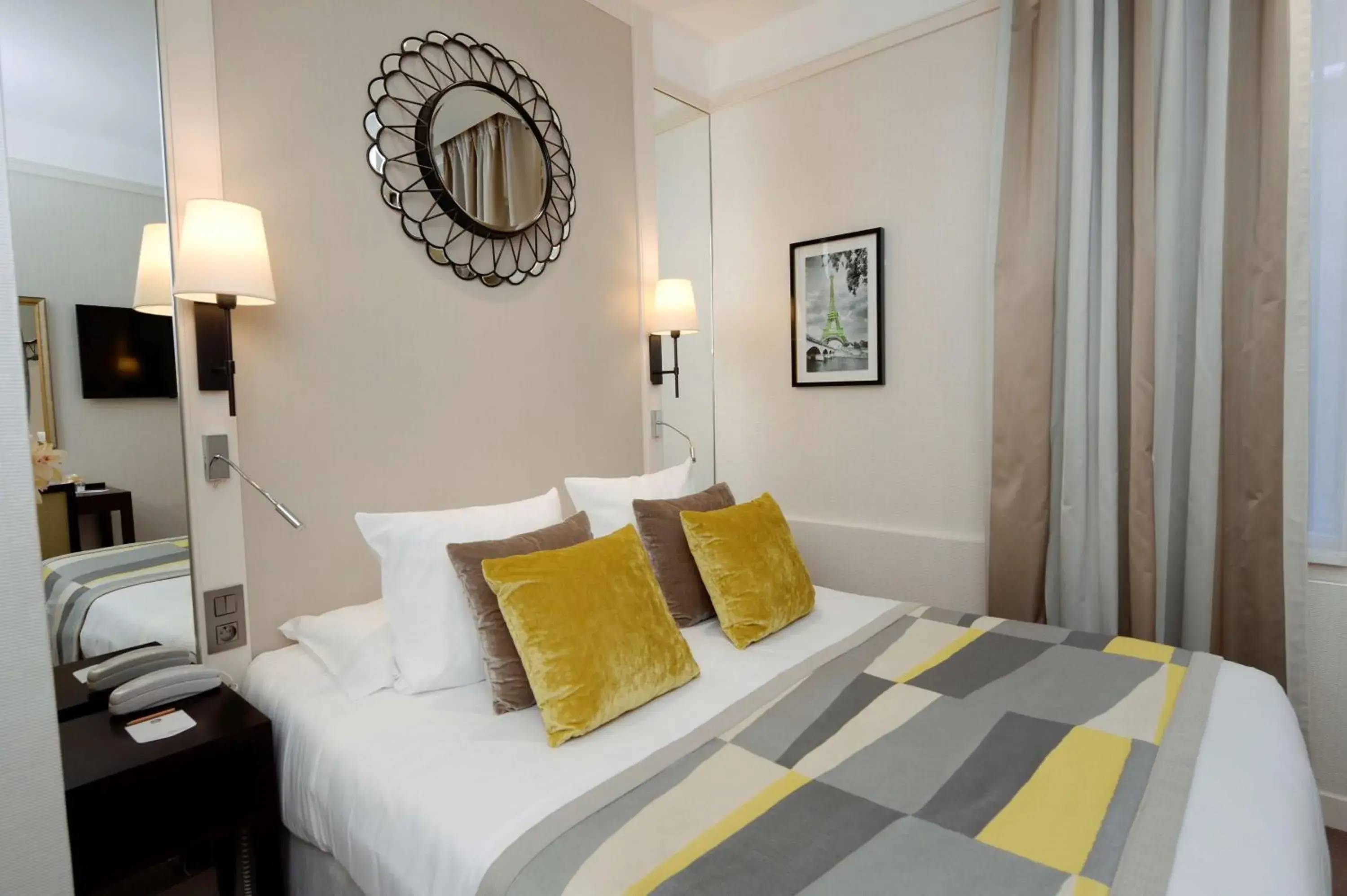 Standard Double Room in Best Western Plus Hotel Sydney Opera Standard Double Room in Best Western Plus Hotel Sydney Opera