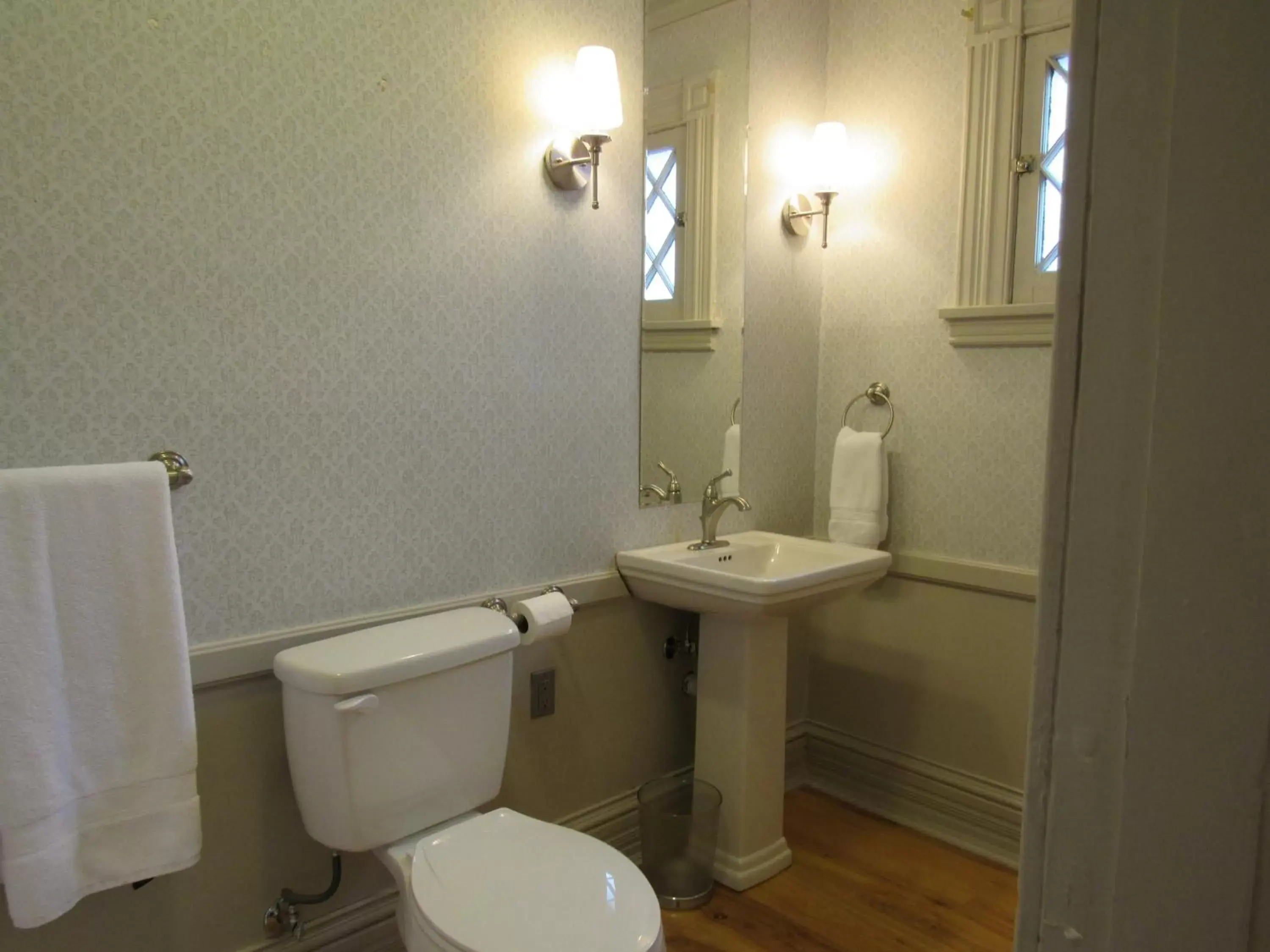 Bathroom in Washington Park Inn