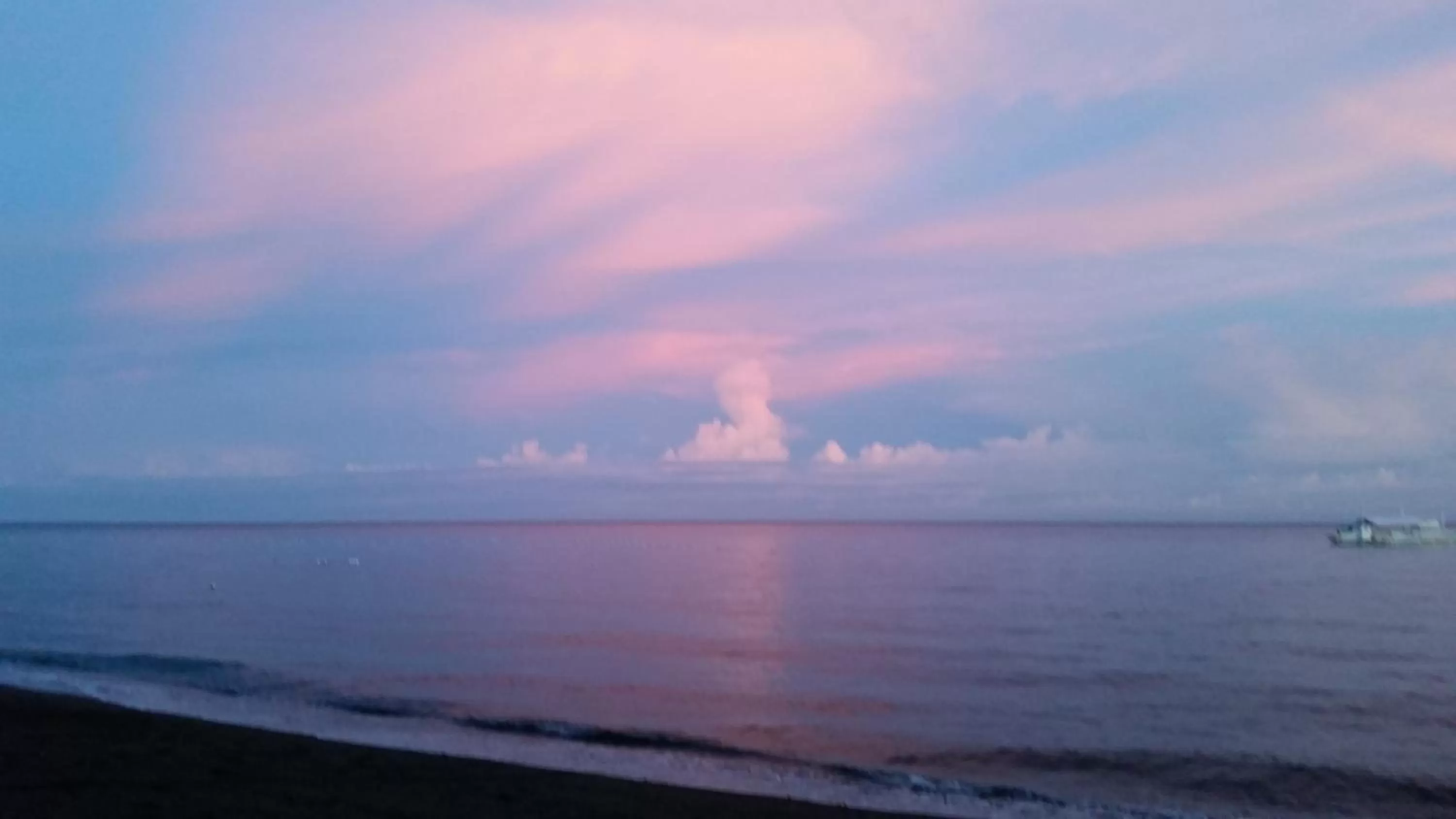 Sunset in AivyMaes Divers Resort