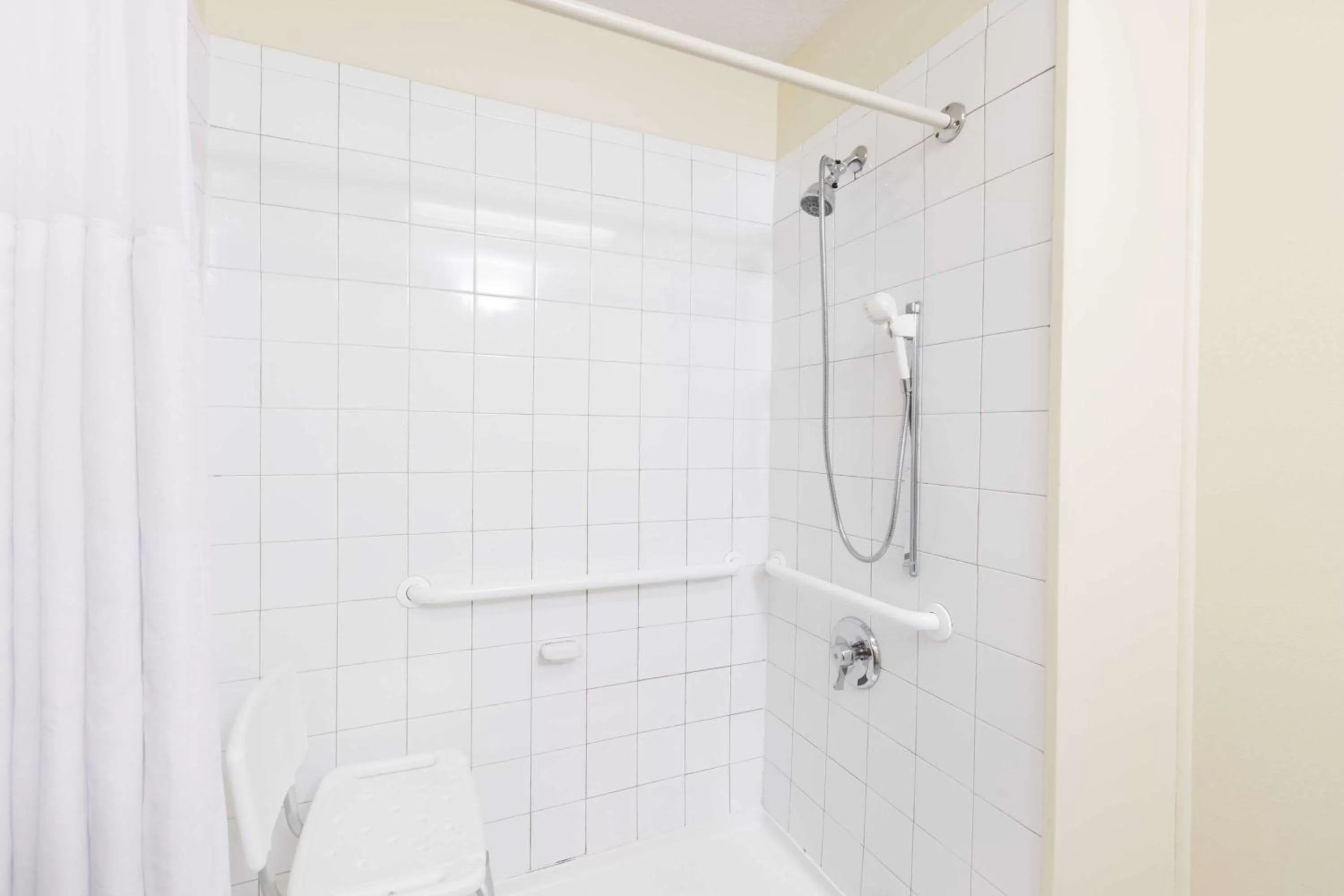 Bathroom in Days Inn by Wyndham Sioux City