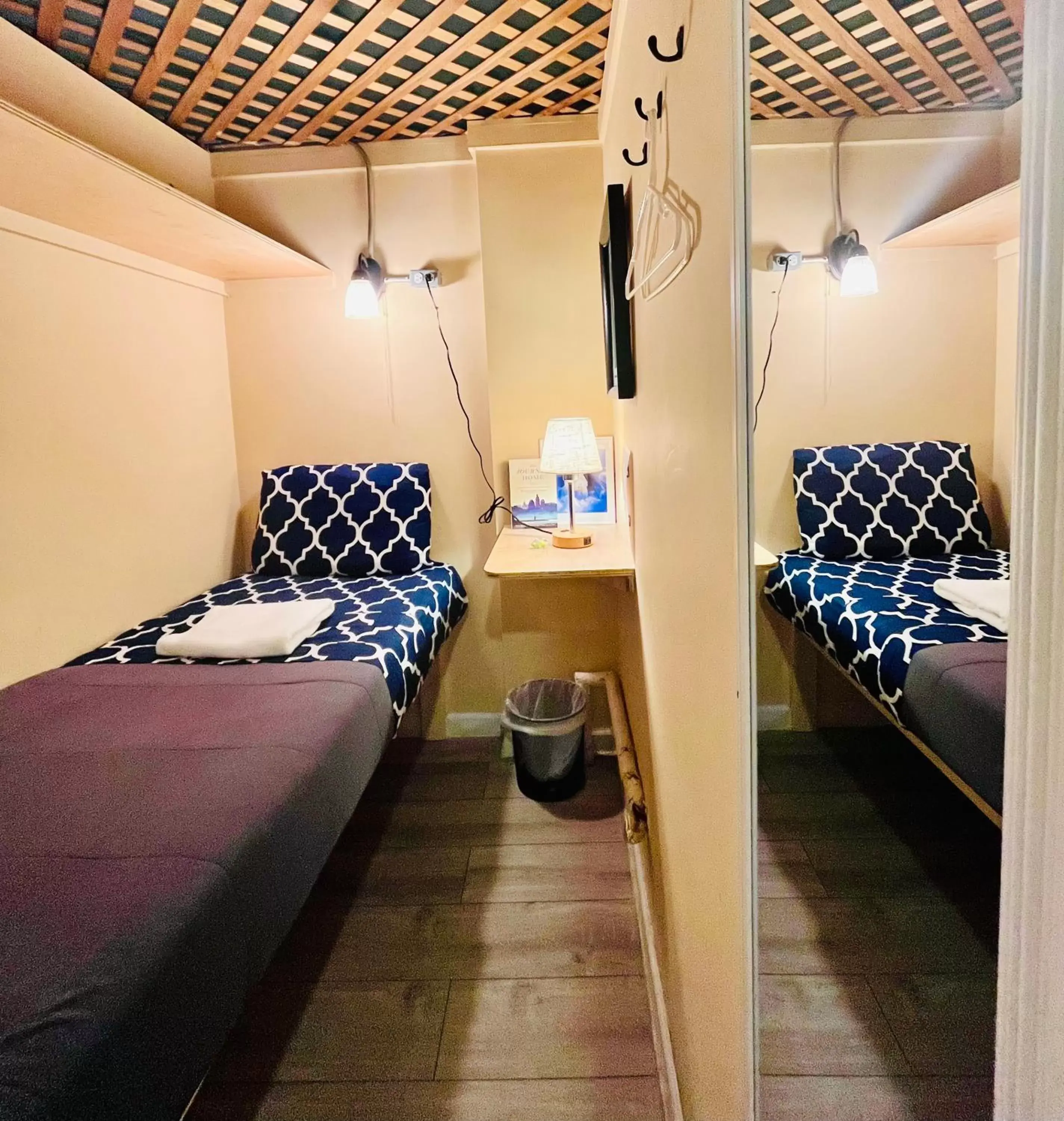 Bed, Bathroom in New York Spirit Retreats