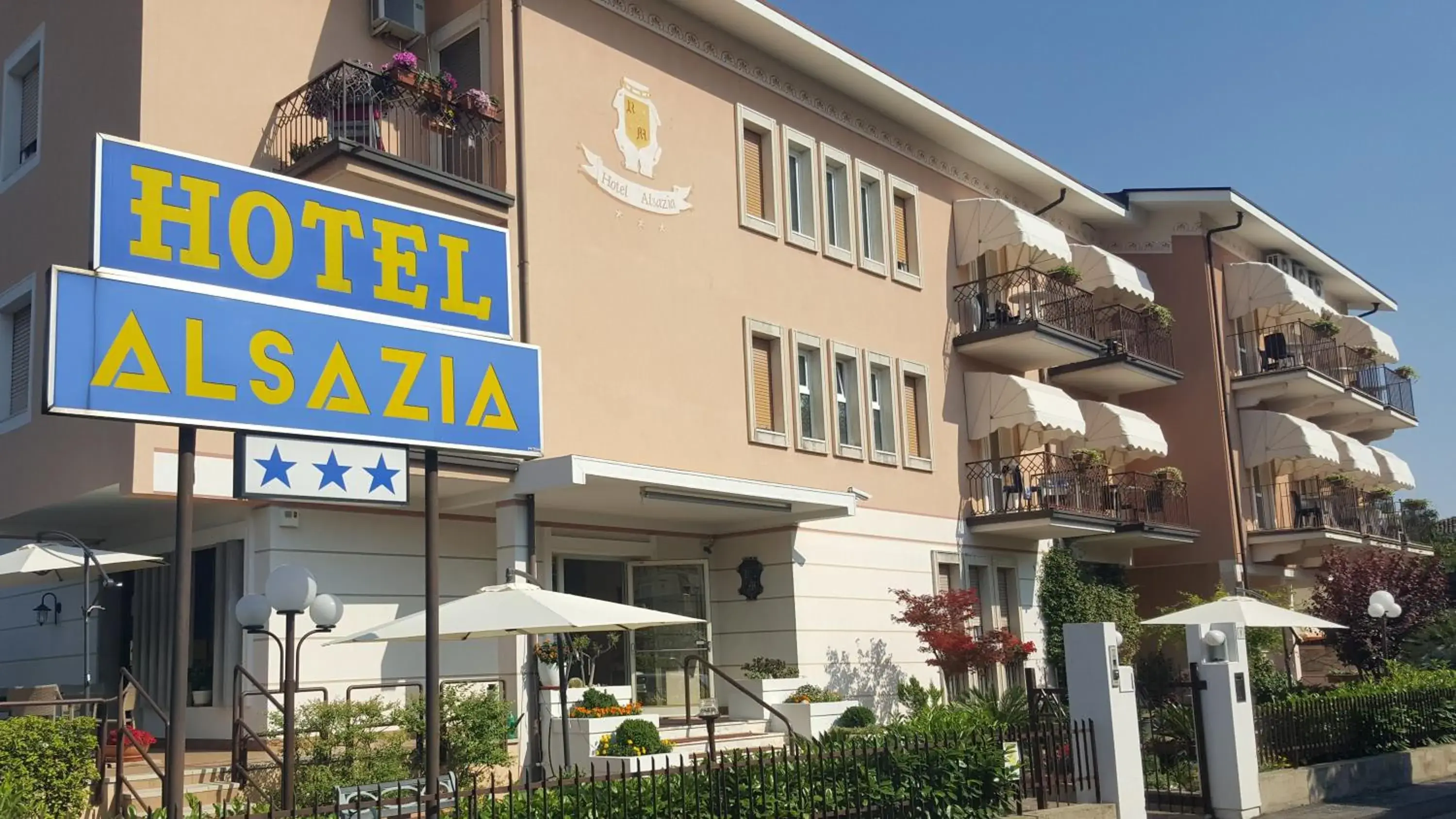 Facade/entrance, Property Building in Hotel Alsazia