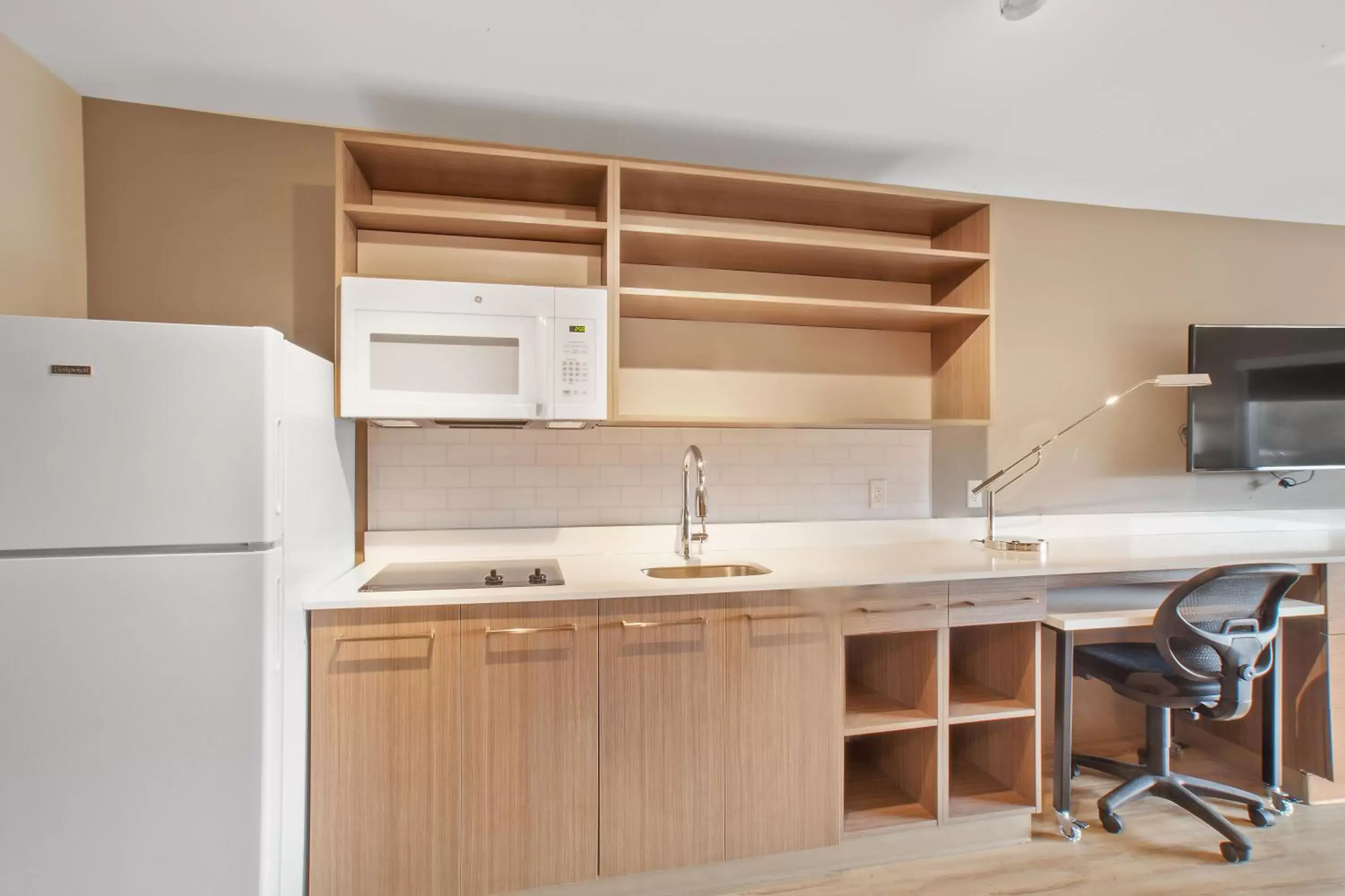 Kitchen or kitchenette, Kitchen/Kitchenette in Extended Stay America Premier Suites - Providence - East Providence