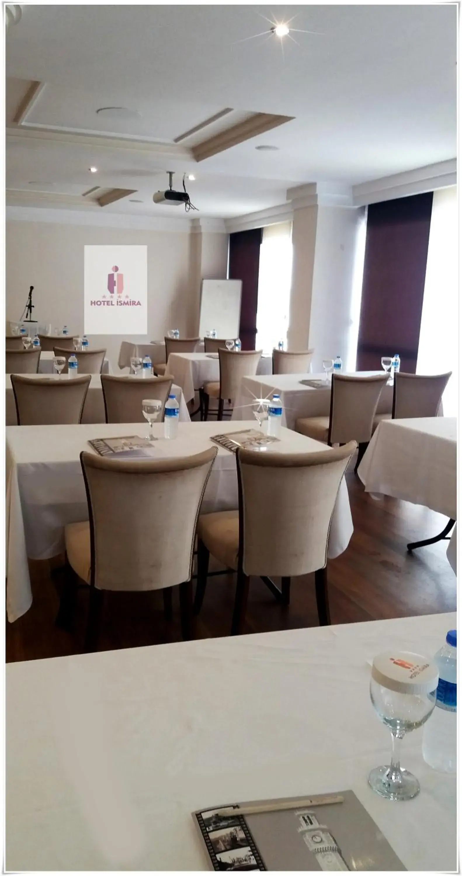 Meeting/conference room, Restaurant/Places to Eat in Hotel Ismira