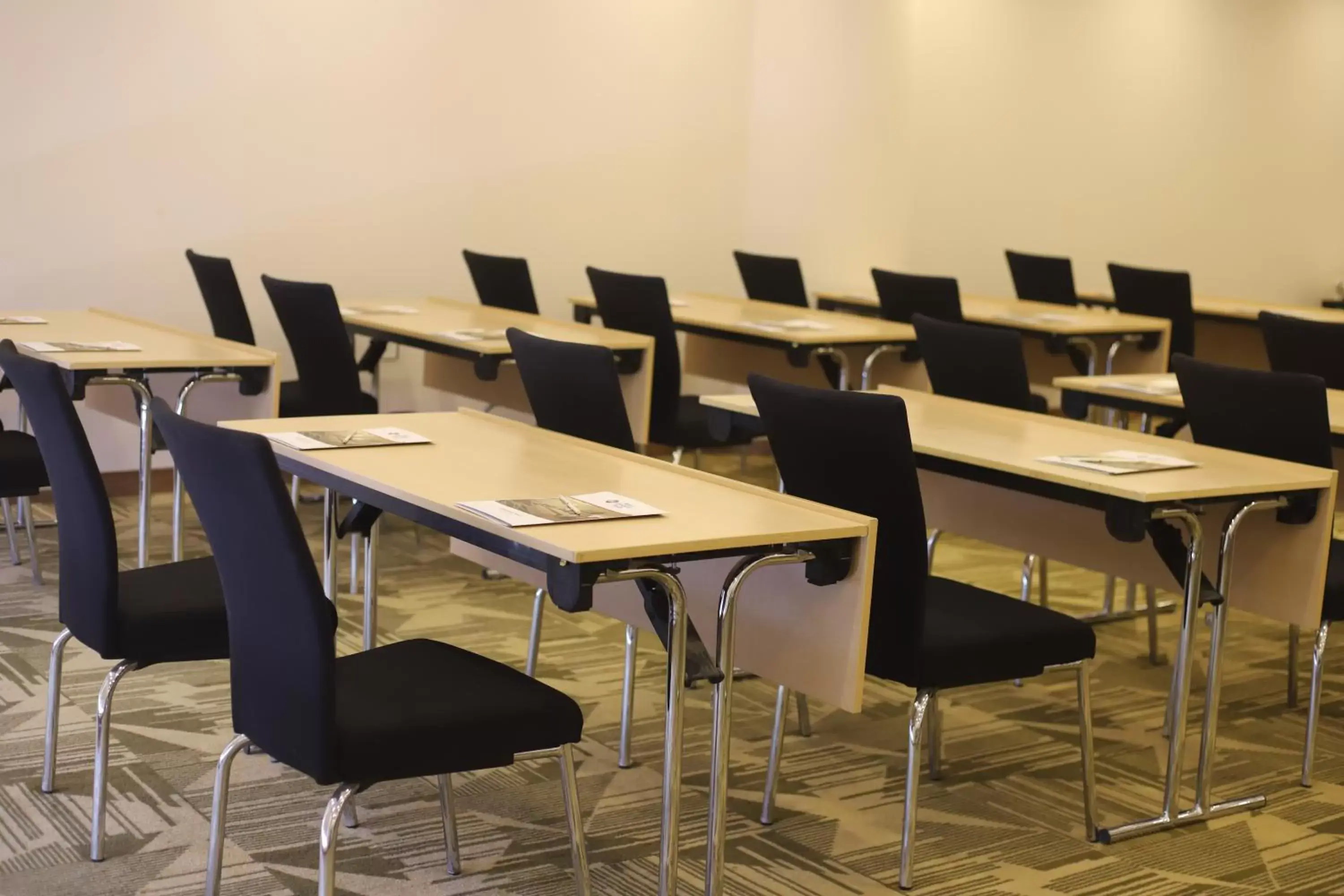 Meeting/conference room, Restaurant/Places to Eat in Best Western Plus Buraidah