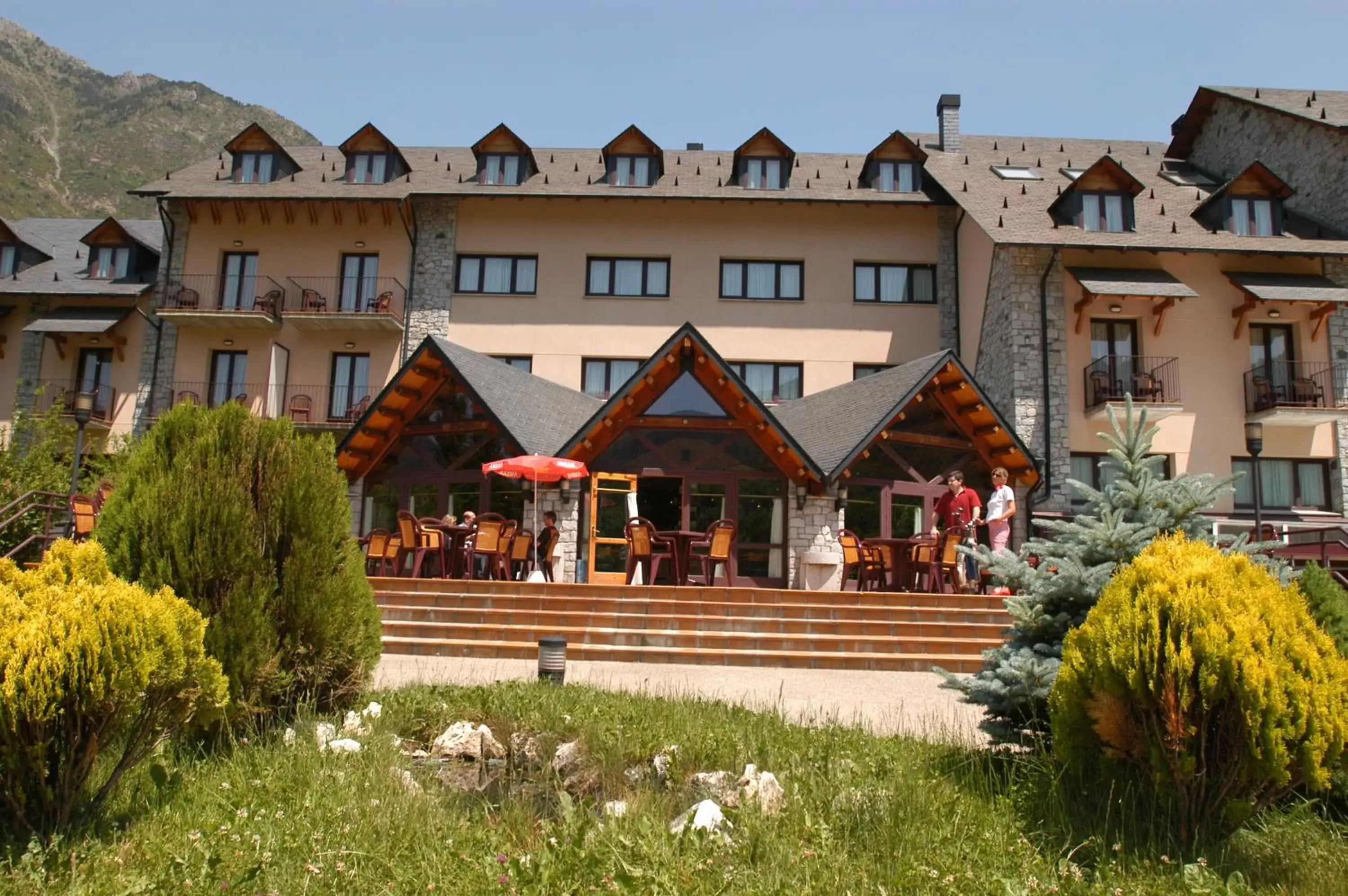 Facade/entrance, Property Building in SOMMOS Hotel Benasque Spa