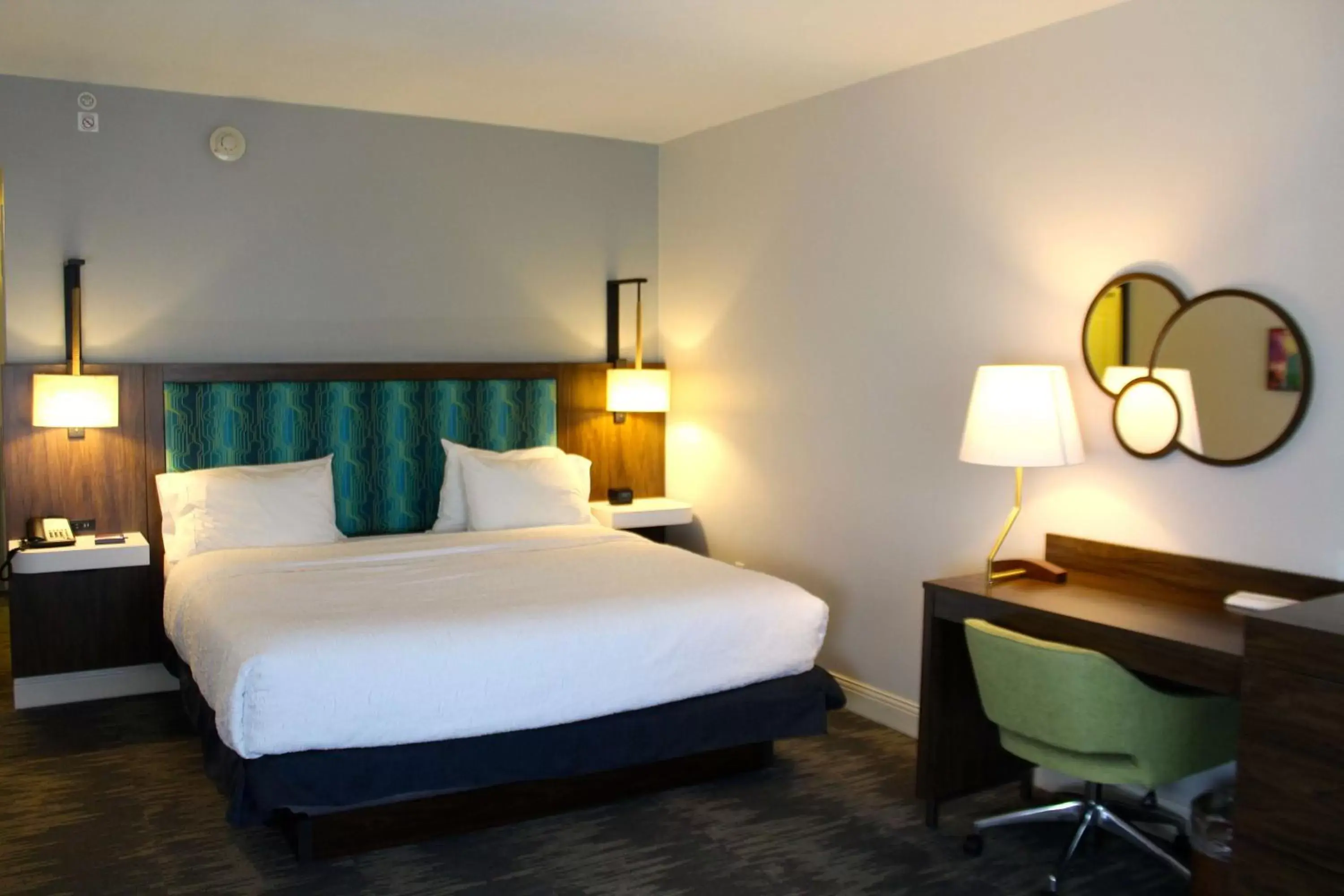 Bedroom, Bed in Hampton Inn & Suites Sarasota / Bradenton - Airport